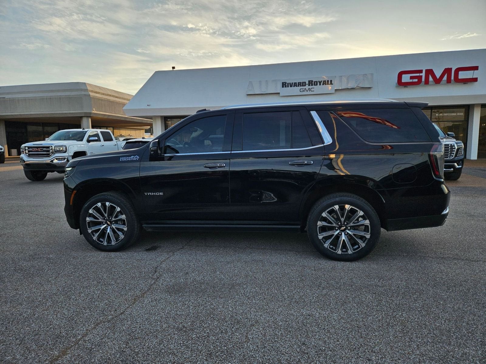 View vehicle photo 2