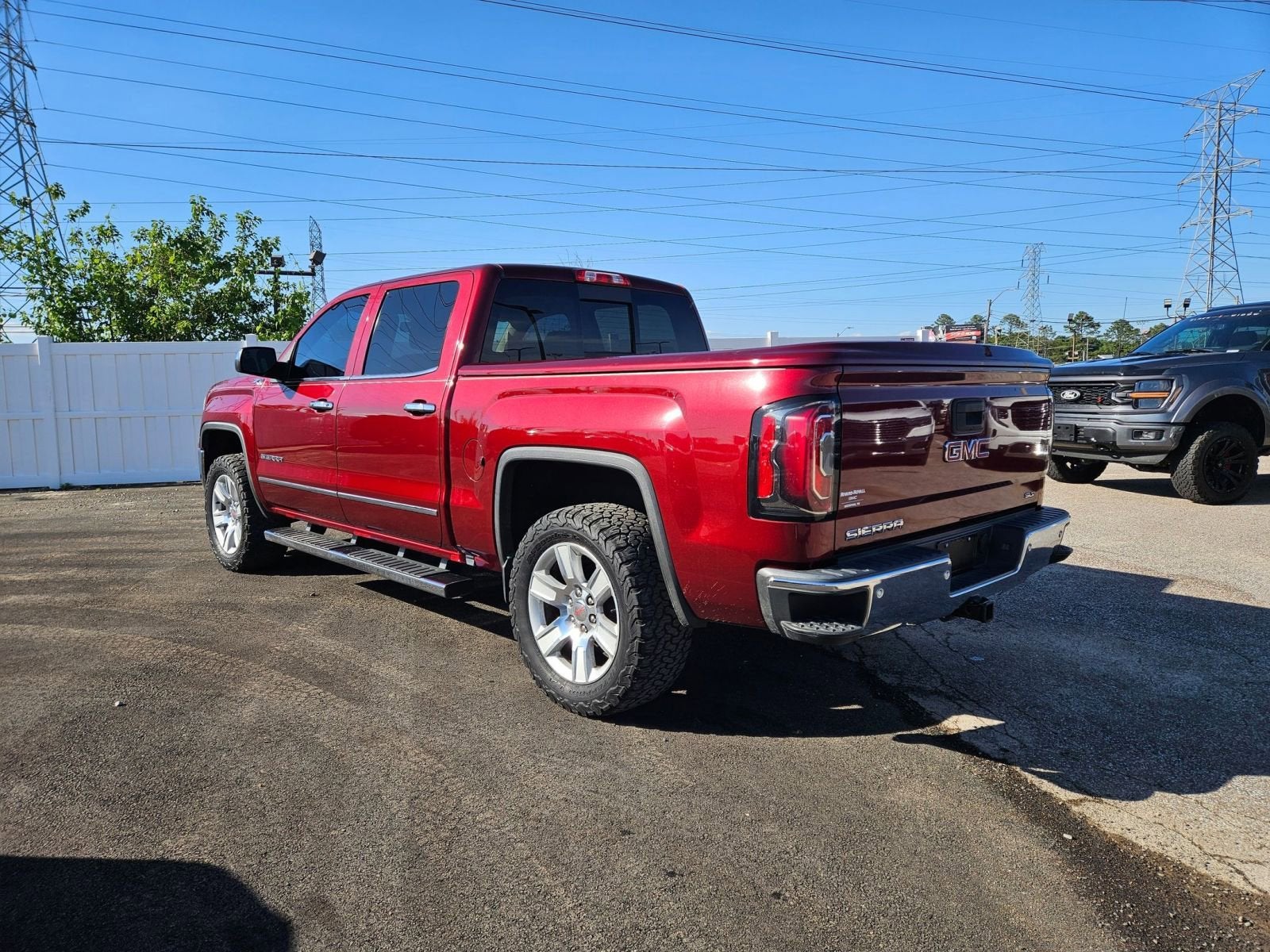 View vehicle photo 3