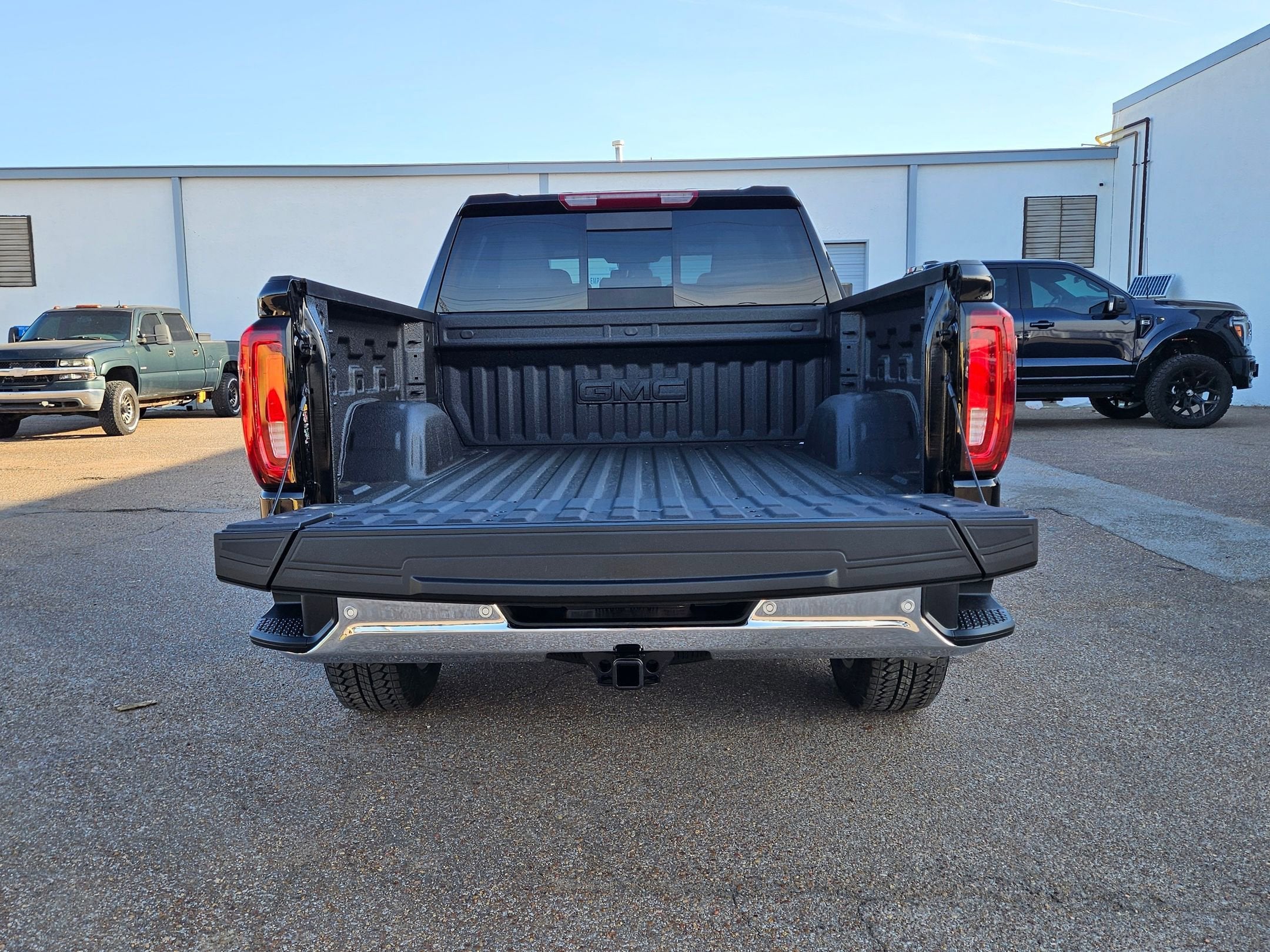 View vehicle photo 4