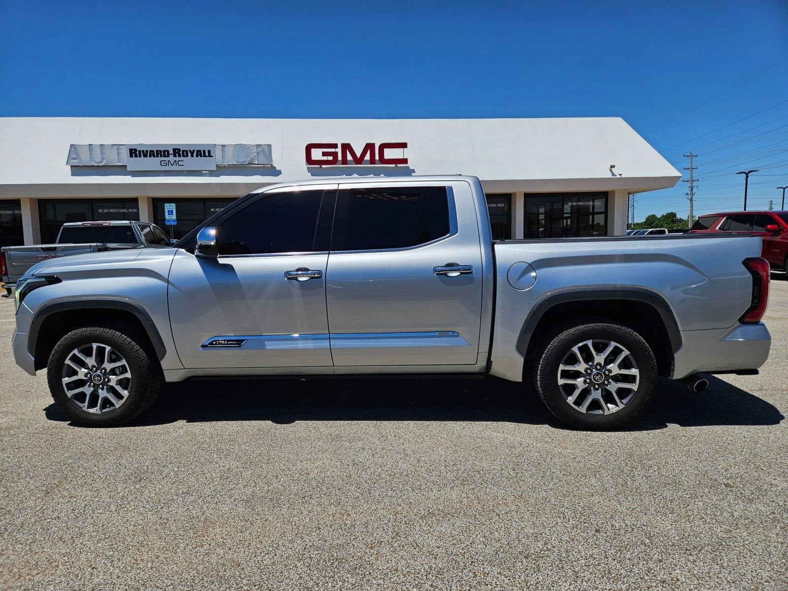 View vehicle photo 2
