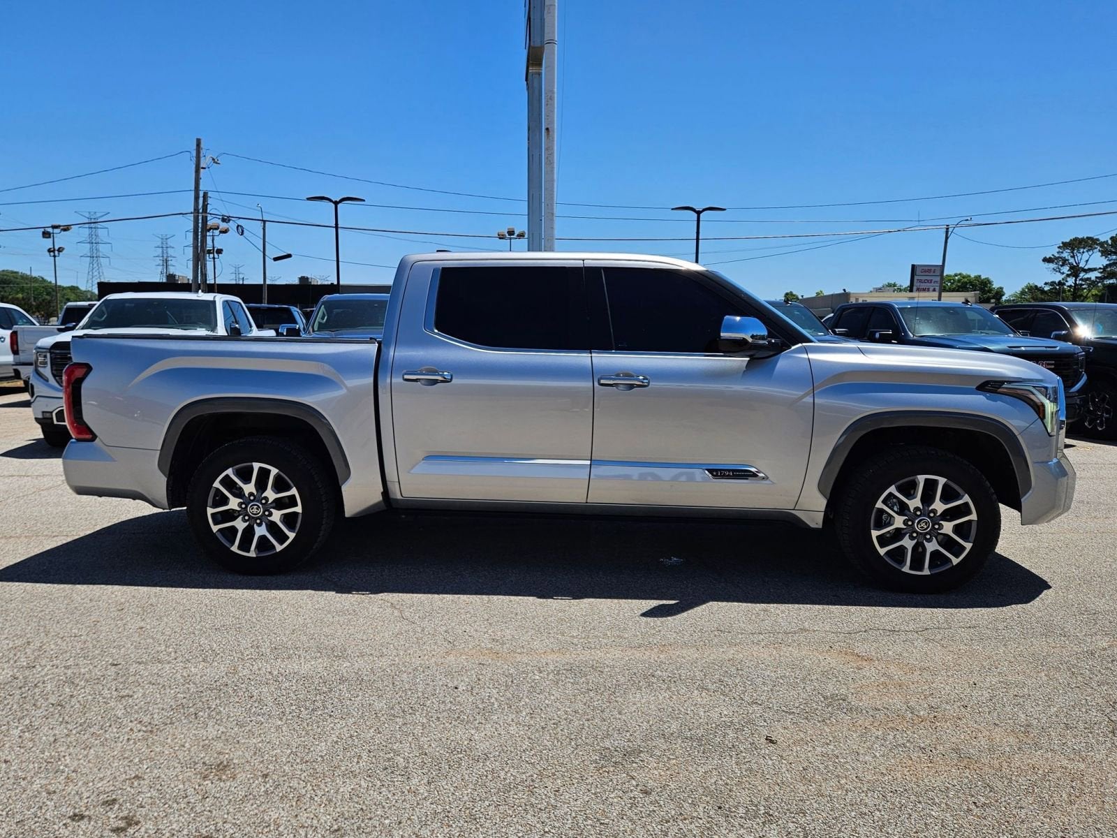 View vehicle photo 7