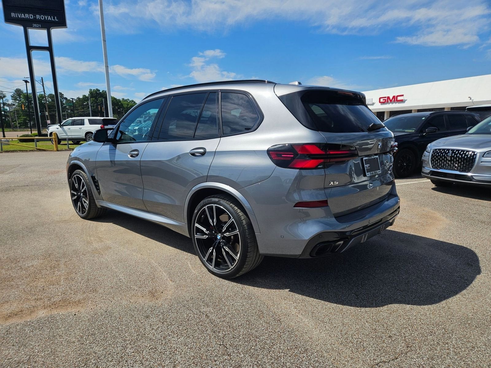 View vehicle photo 3