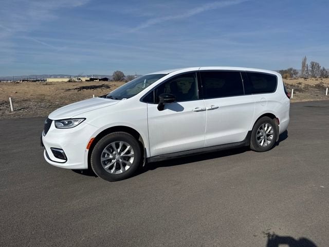 2026 Chrysler Pacifica Select AWD