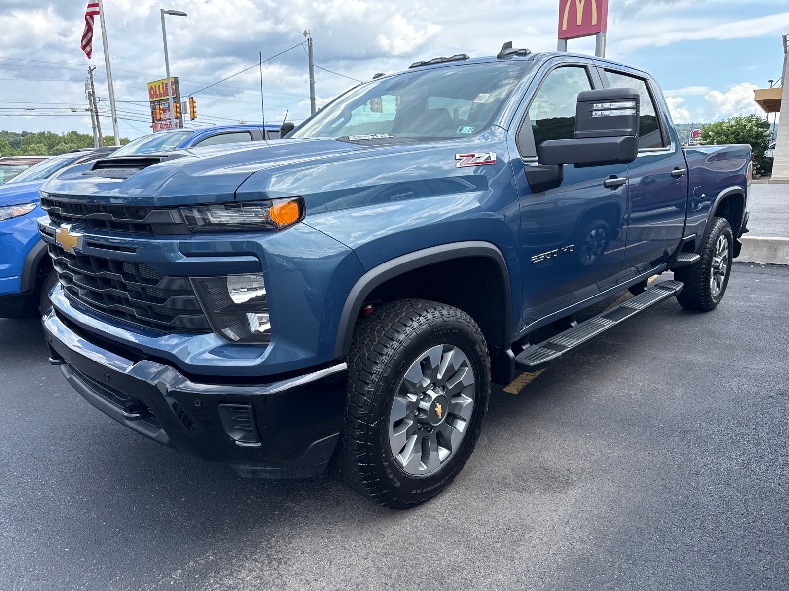 Lakeshore Blue Metallic 2026 Chevrolet Silverado 2500HD Pickup Truck Four-Wheel Drive Automatic