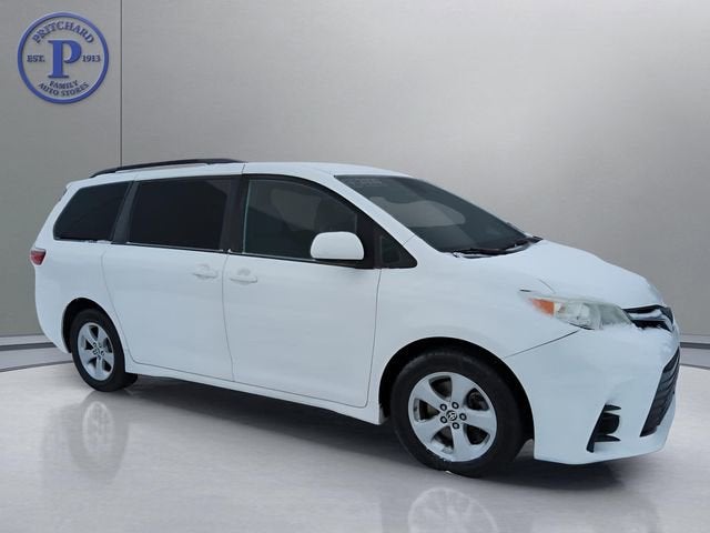 Toyota Sienna LE 7-Passenger FWD with Auto-Access Seat