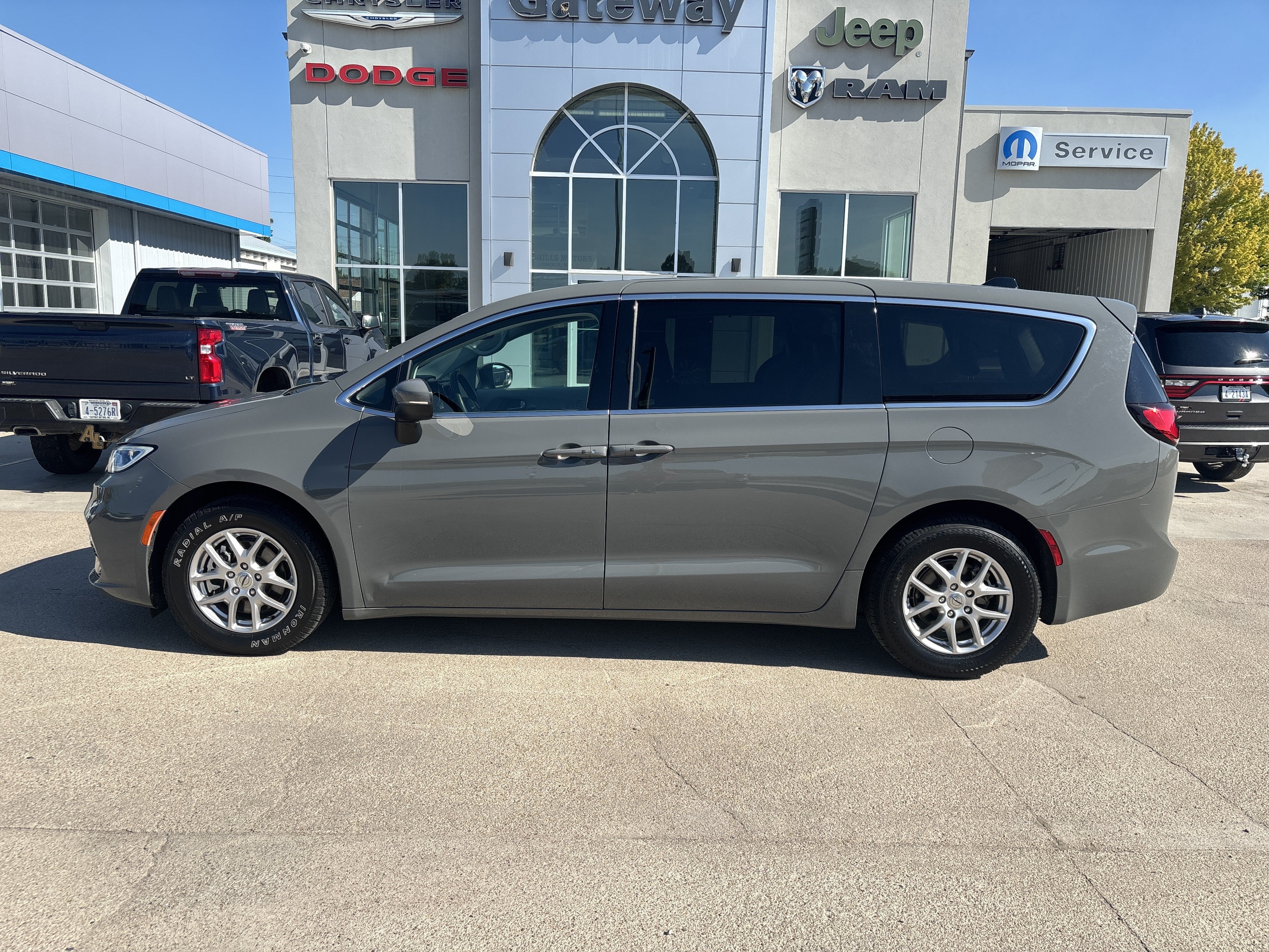  2023 Chrysler Pacifica Touring L FWD   