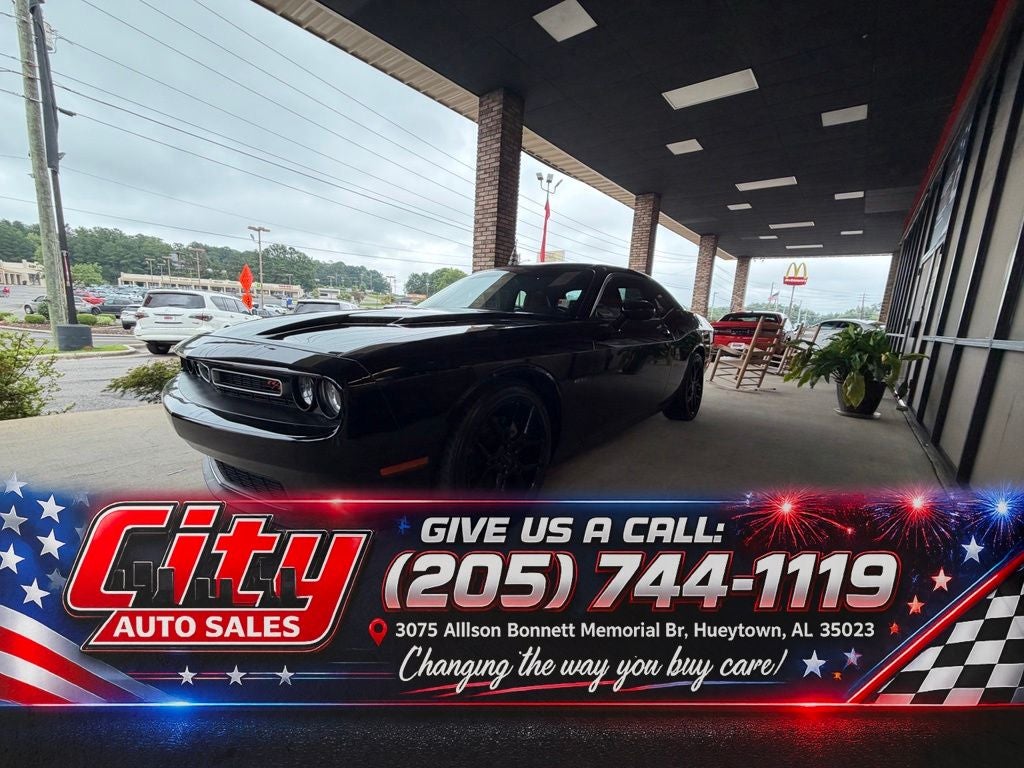 Pitch Black Clearcoat 2016 Dodge Challenger Coupe Rear-Wheel Drive 8-Speed Automatic