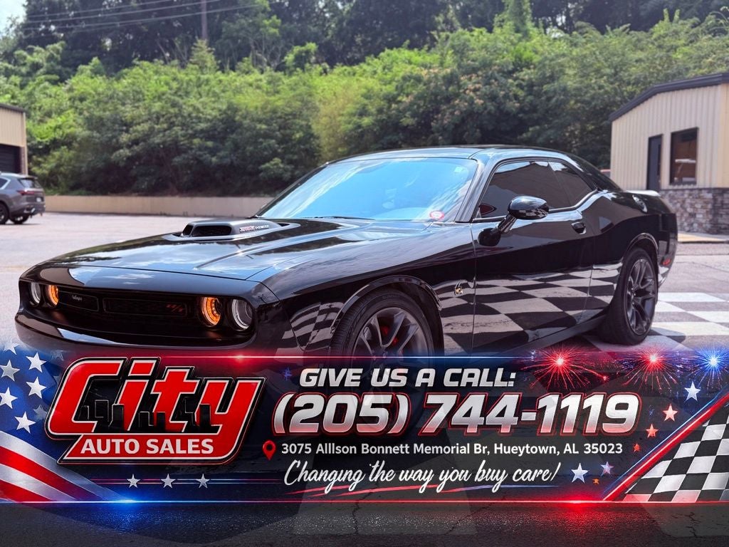 Pitch Black Clearcoat 2022 Dodge Challenger Coupe Rear-Wheel Drive 8-Speed Automatic