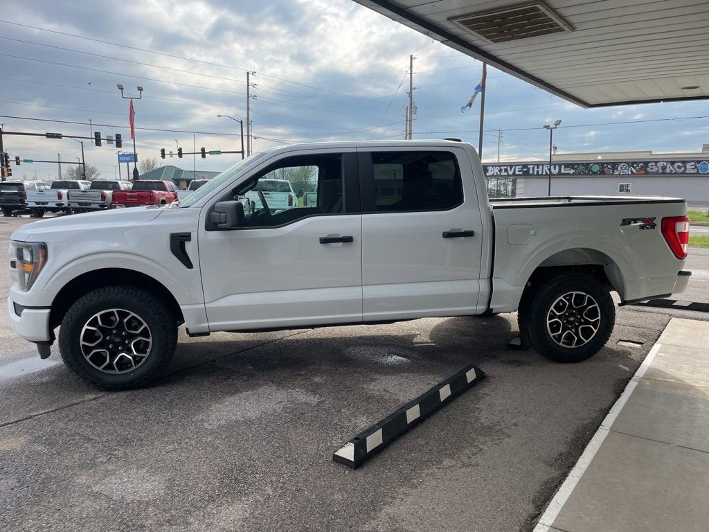 View vehicle photo 6