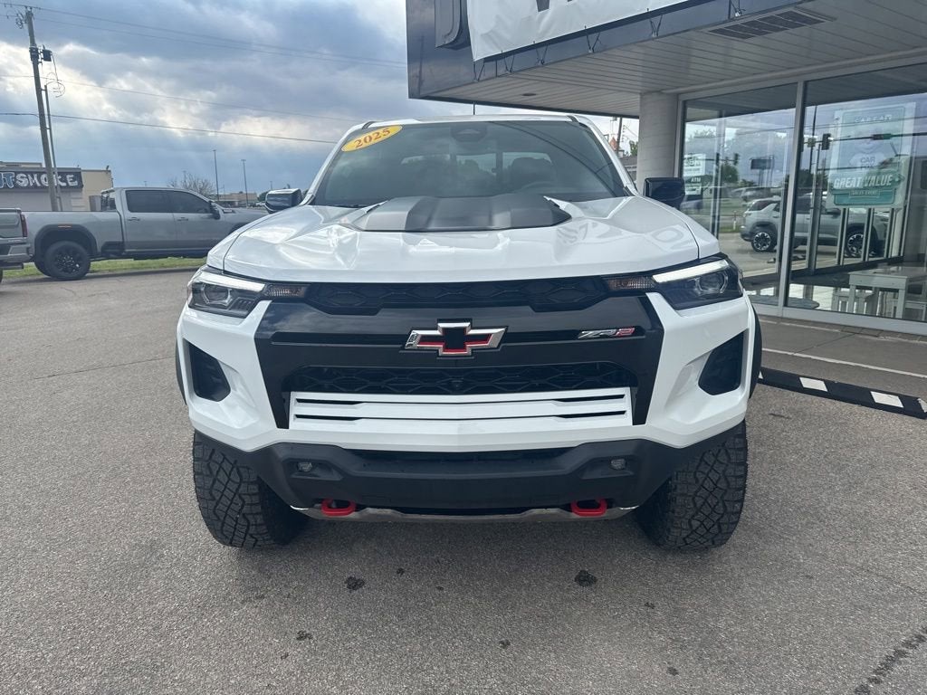 View vehicle photo 2
