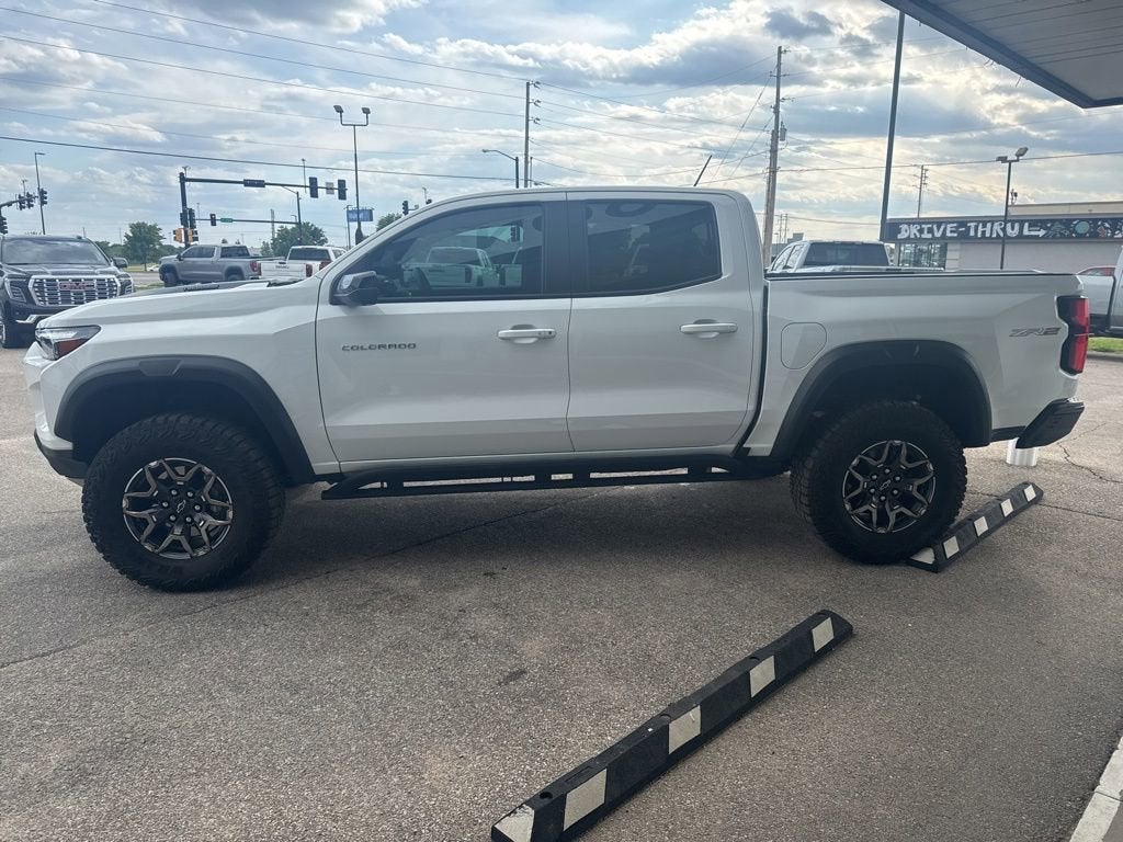 View vehicle photo 3