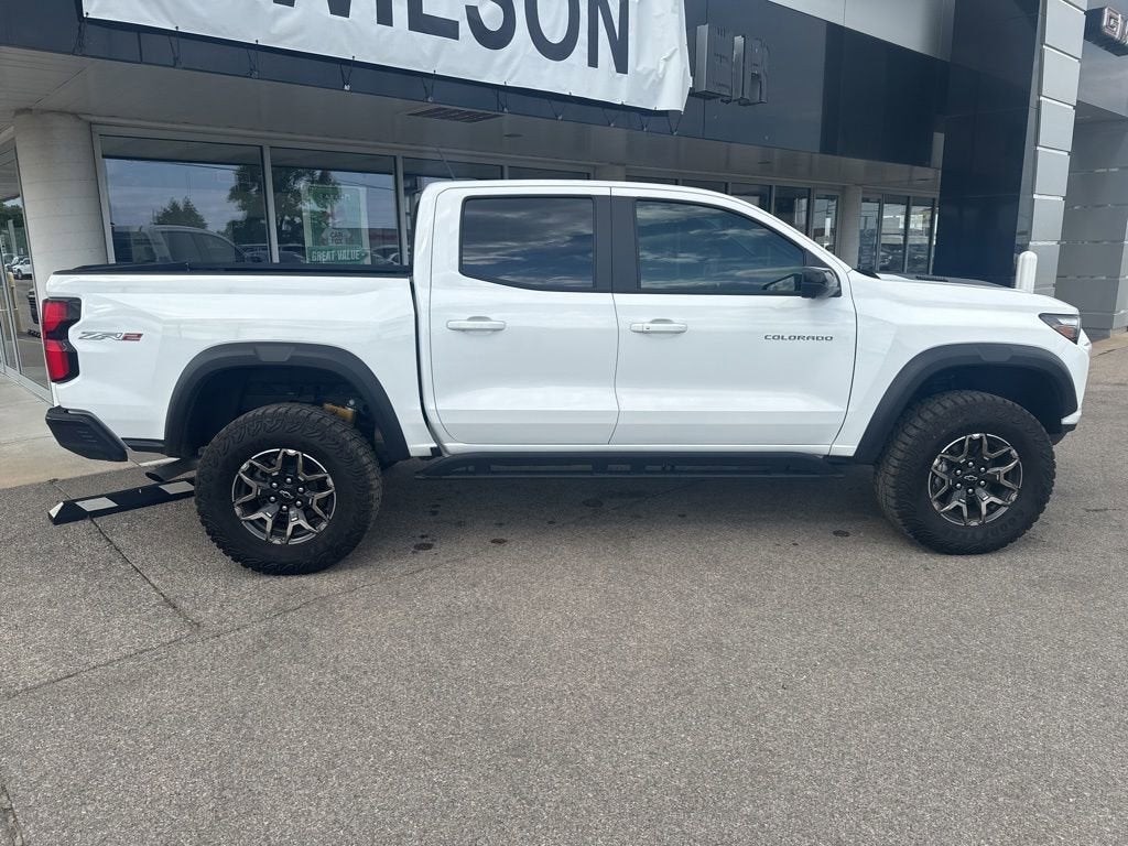 View vehicle photo 5