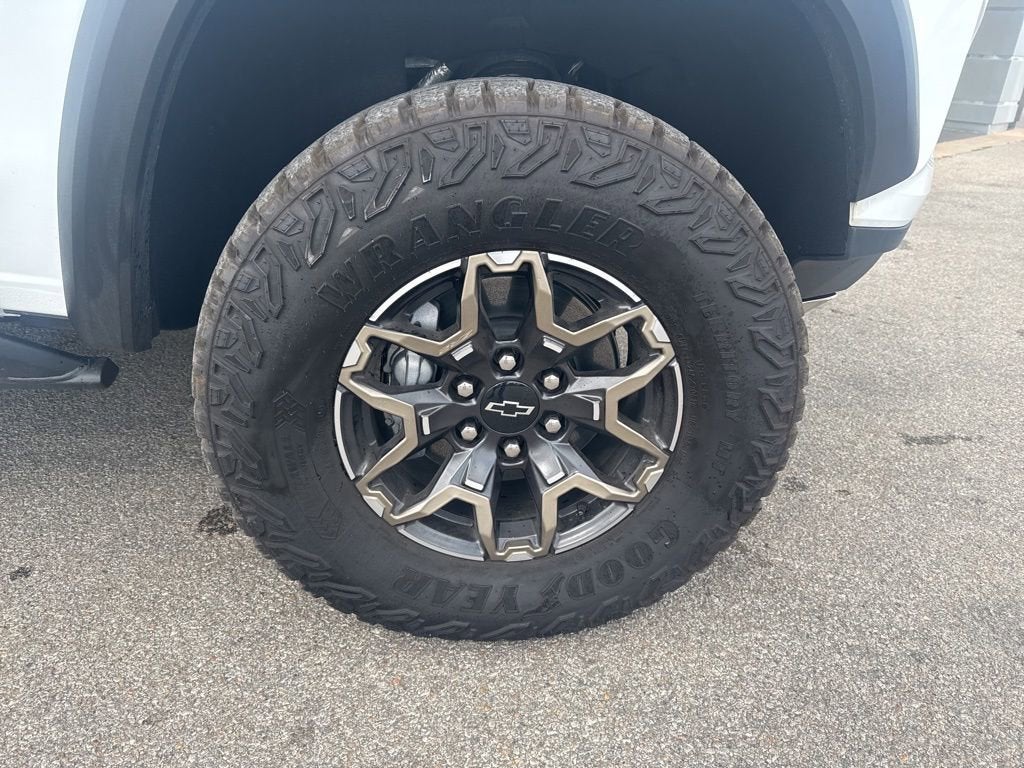 View vehicle photo 6