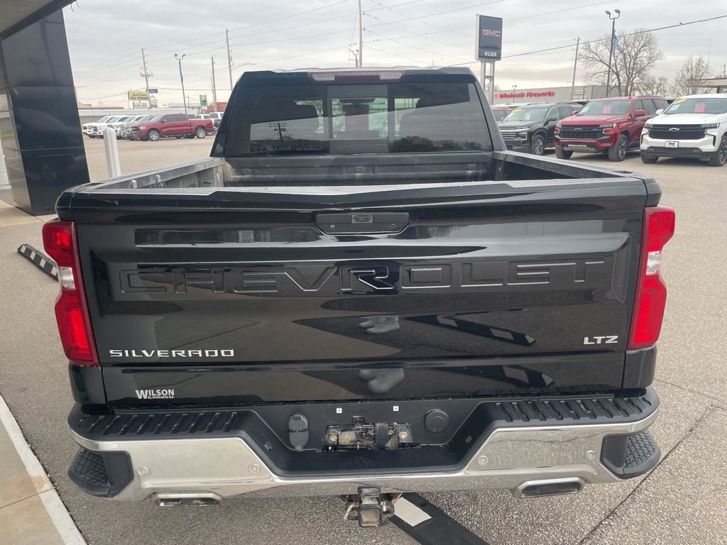 View vehicle photo 4