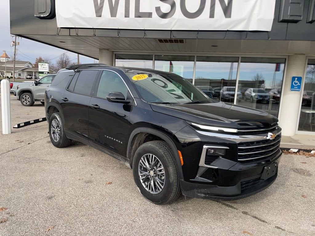 2025 Chevrolet Traverse LT FWD