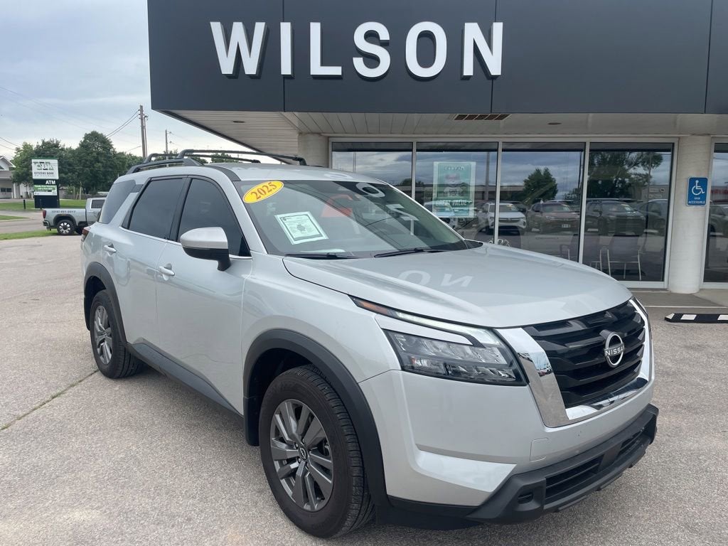  2025 Nissan Pathfinder SV 4WD   