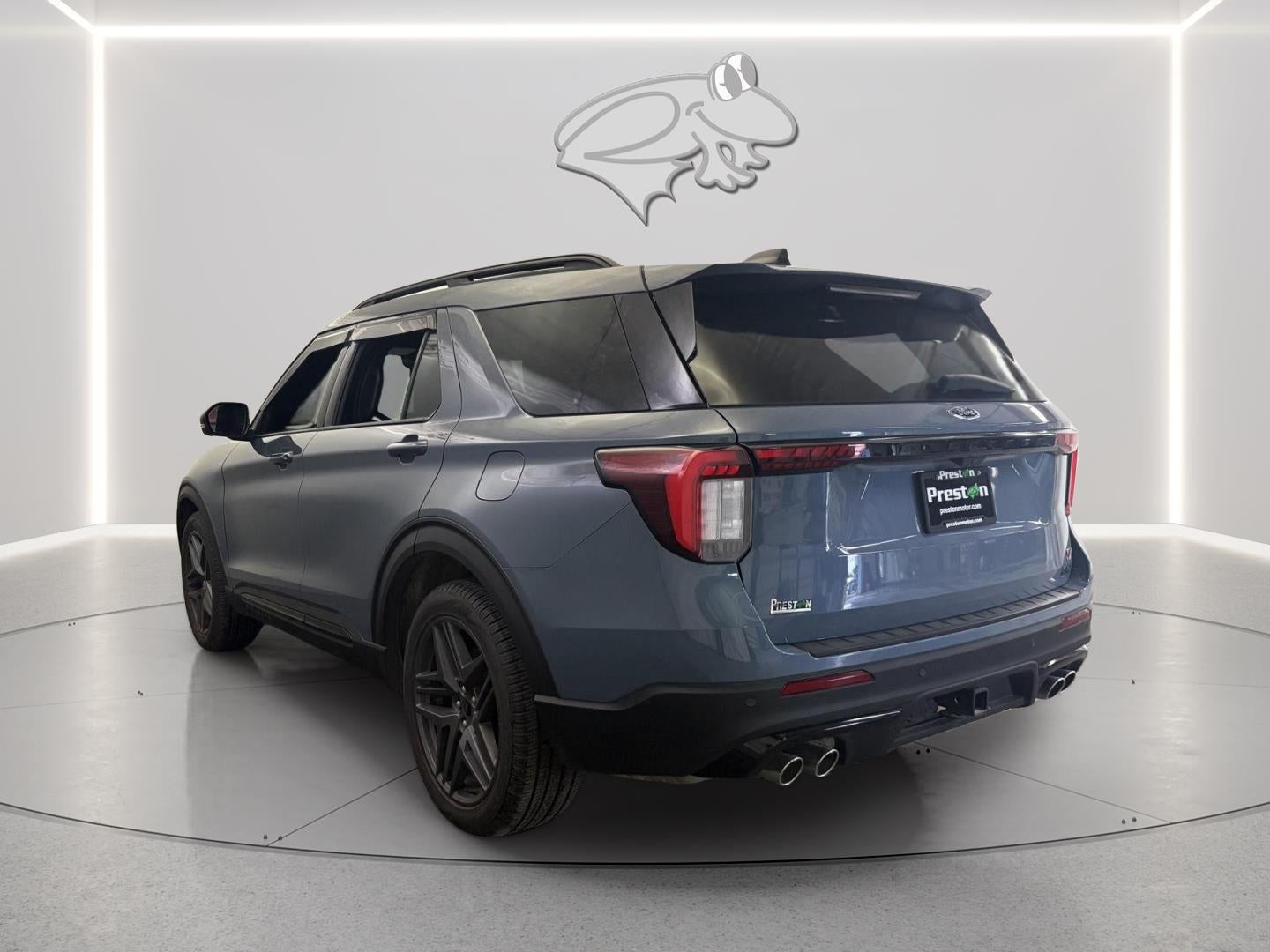 View vehicle photo 3