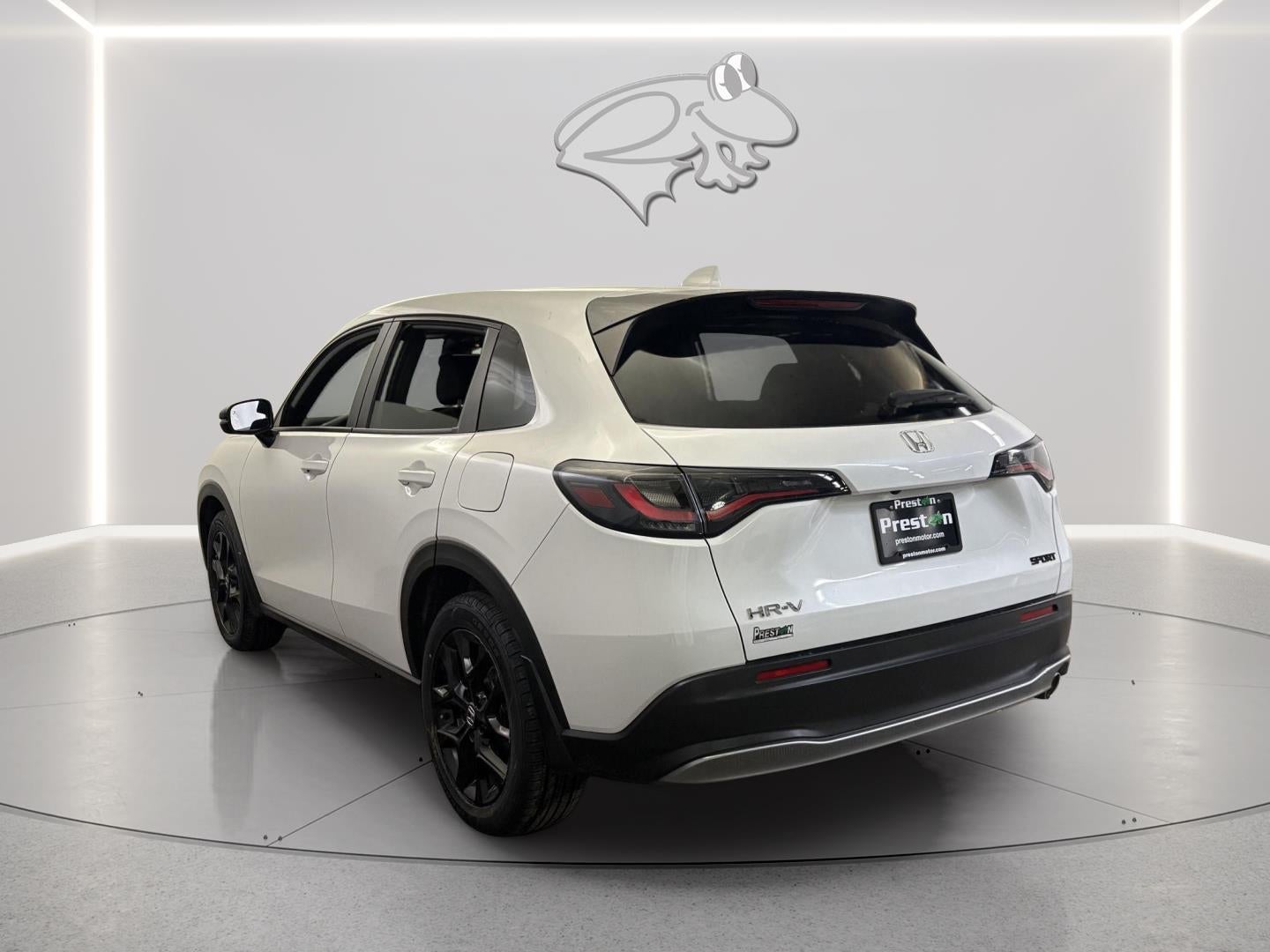 View vehicle photo 3