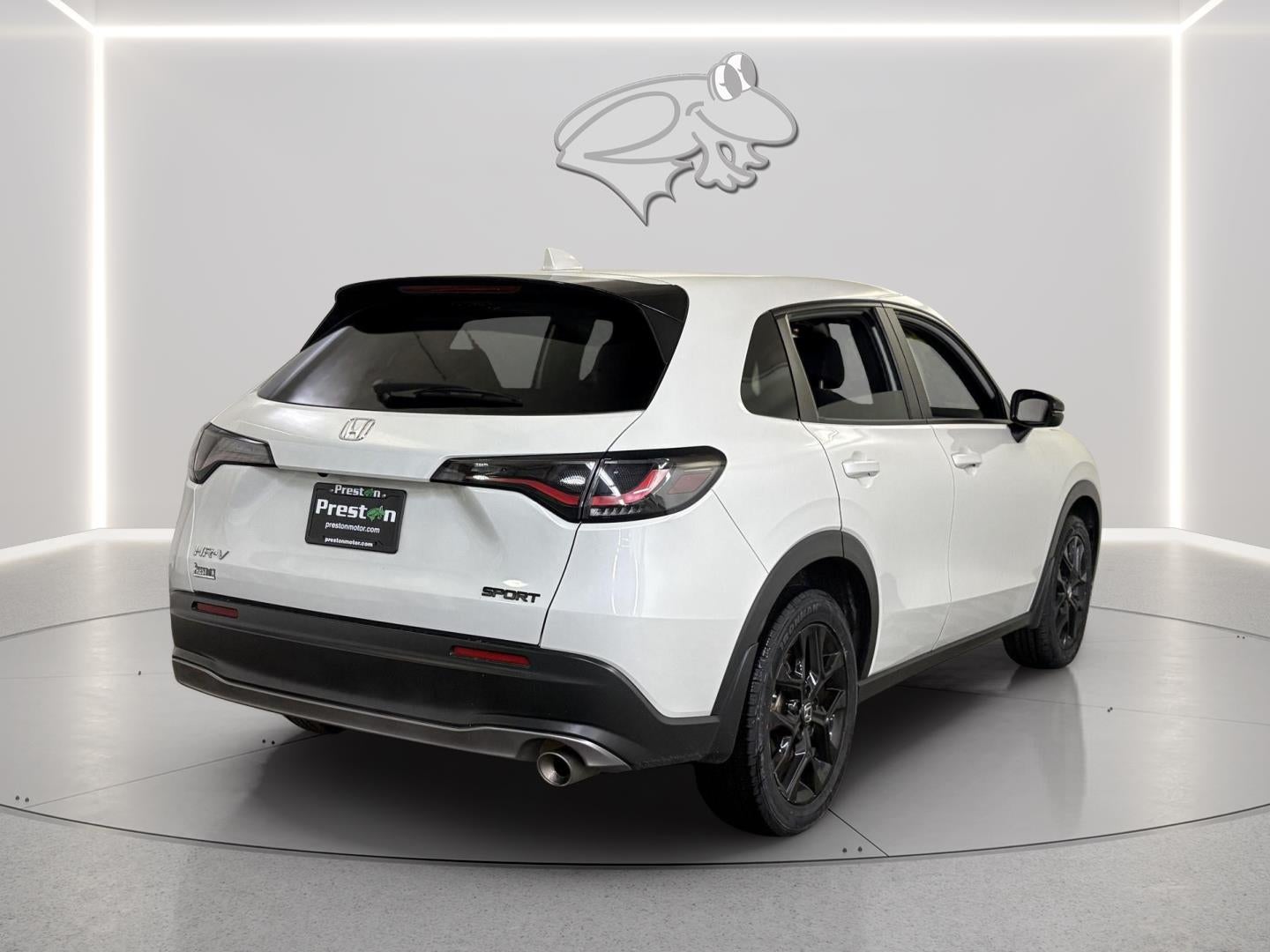 View vehicle photo 5