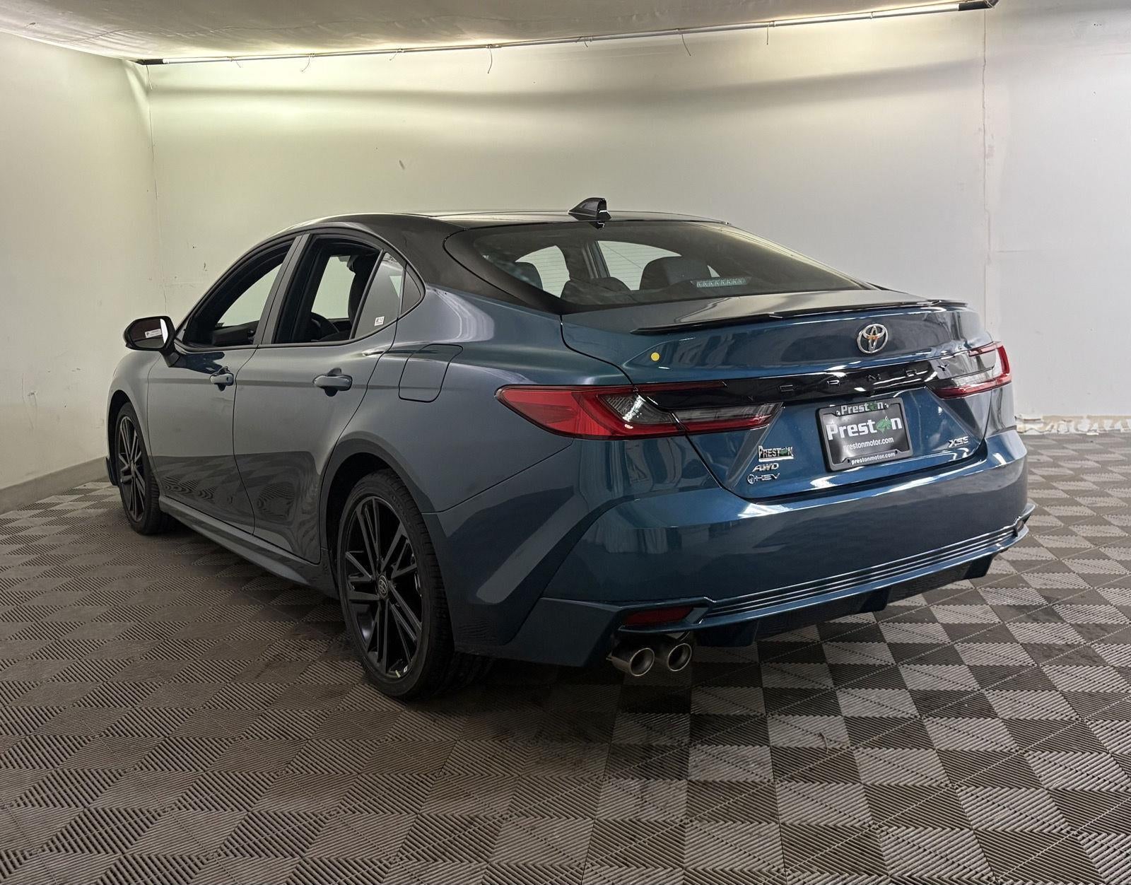 View vehicle photo 3