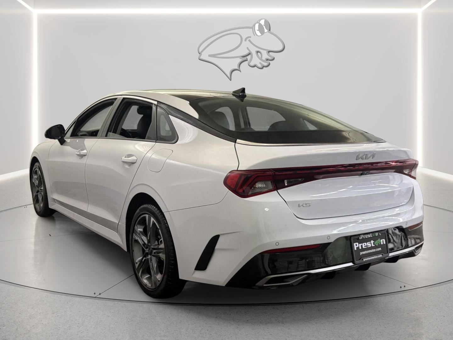 View vehicle photo 3