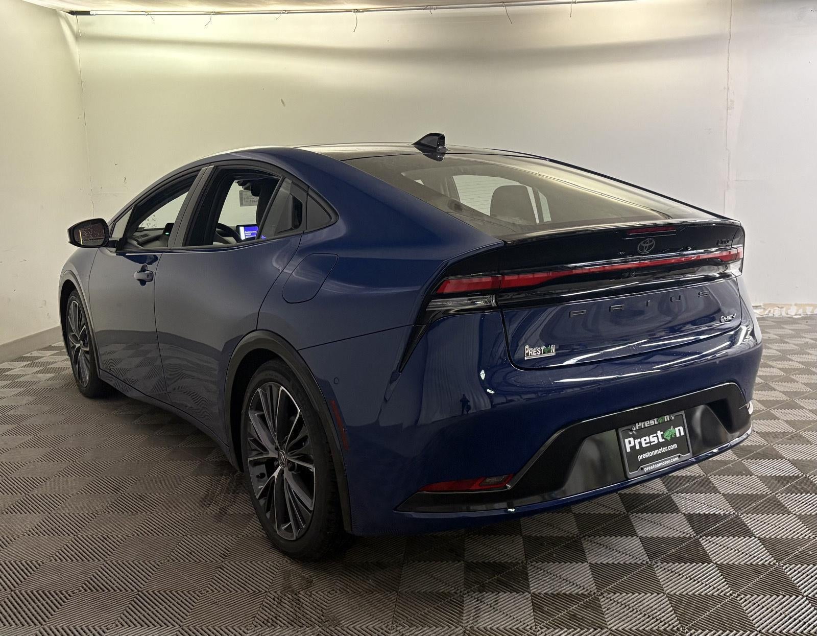 View vehicle photo 3