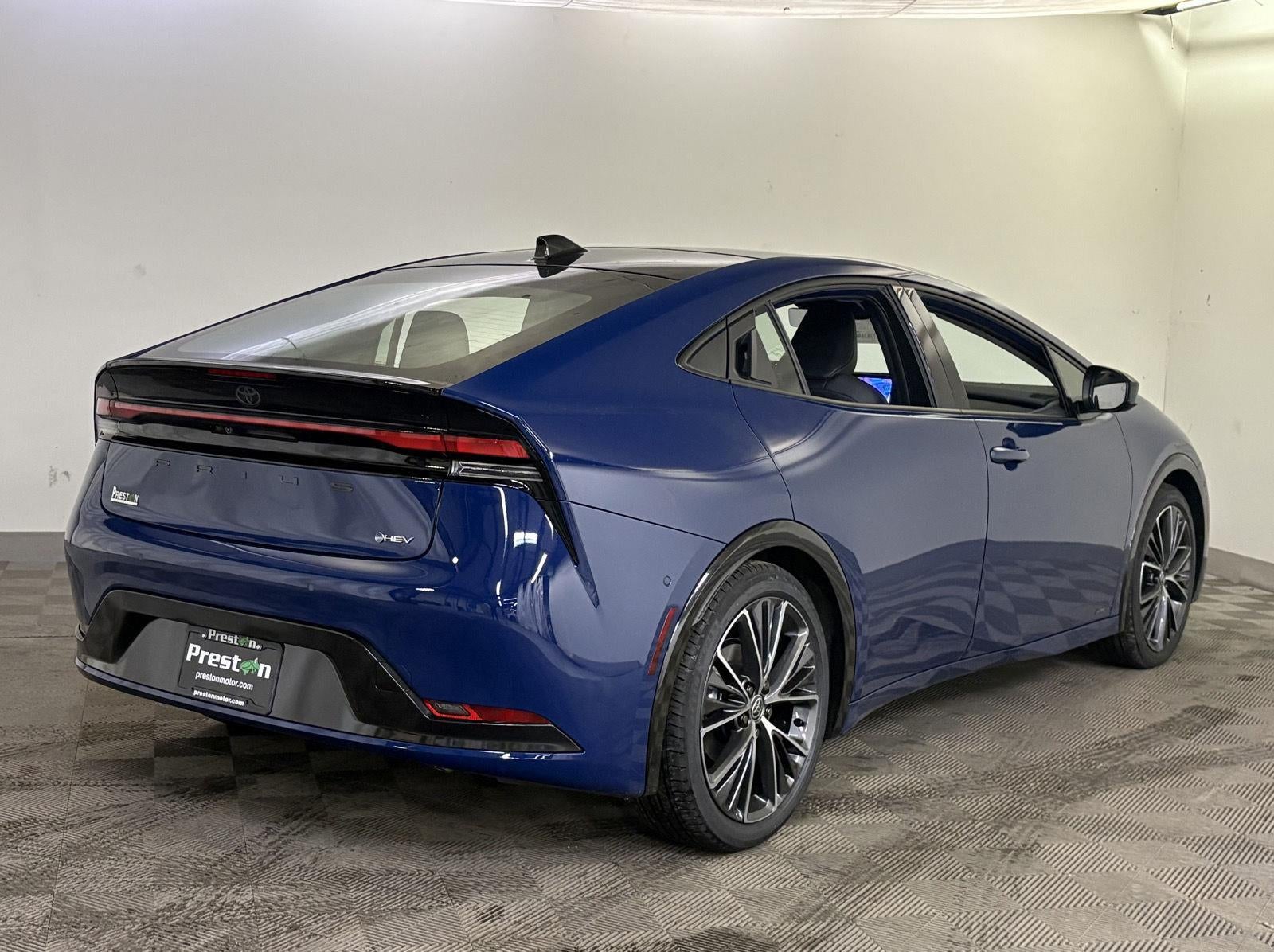 View vehicle photo 5