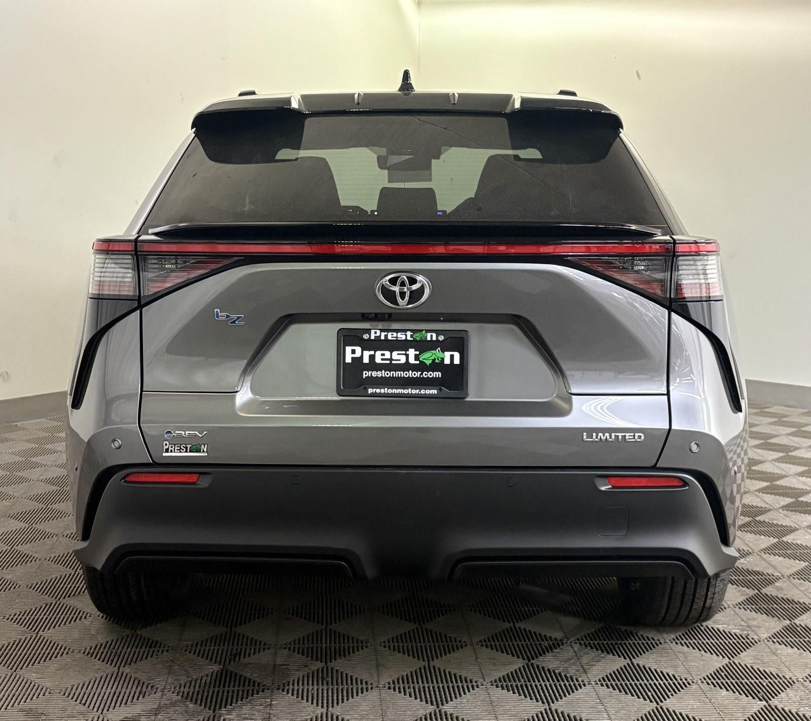 View vehicle photo 4