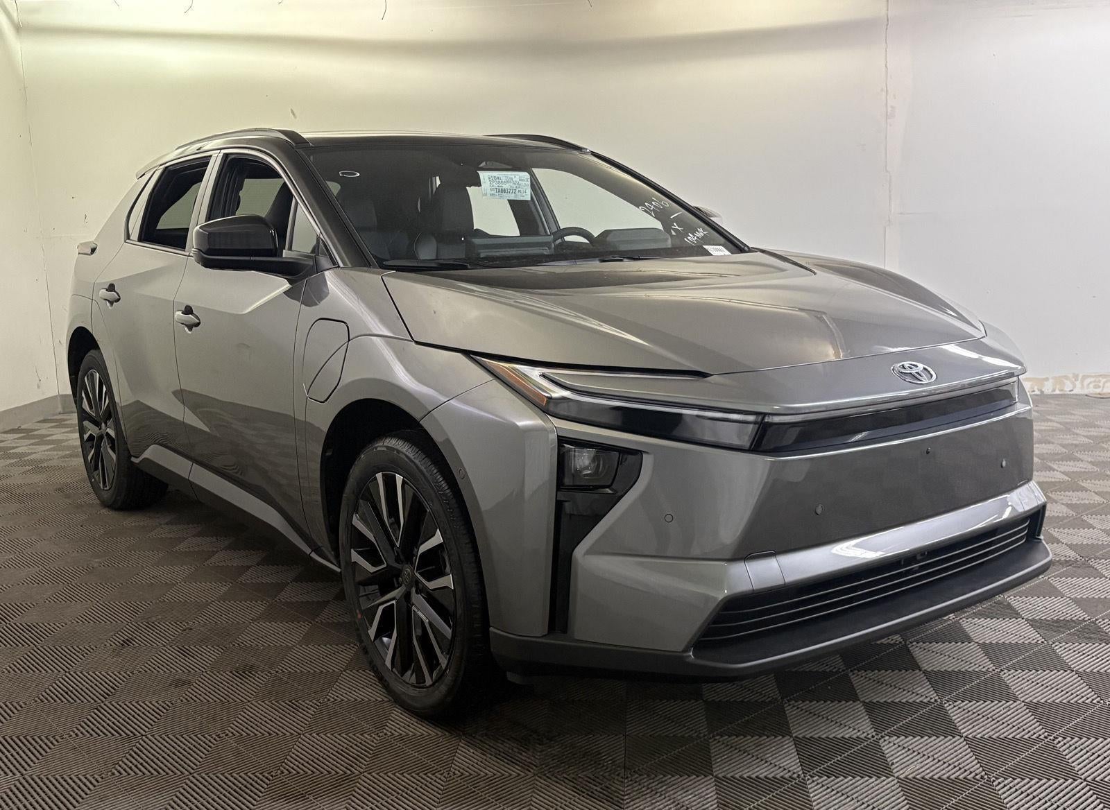 View vehicle photo 7