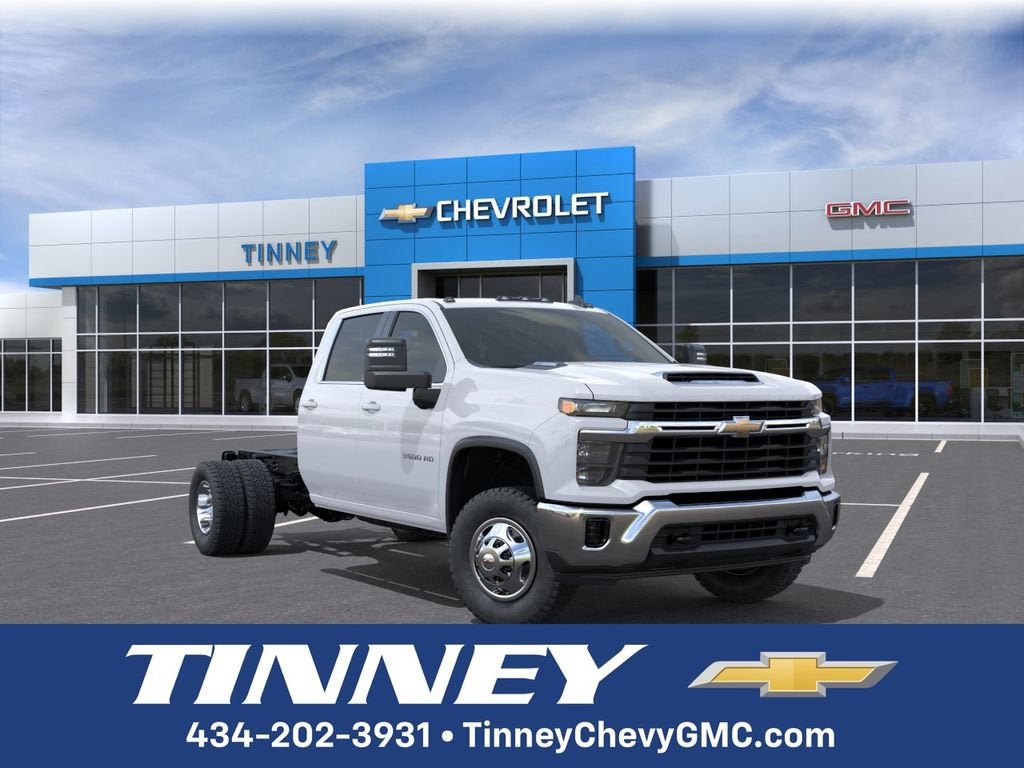 Summit White 2026 Chevrolet Silverado 3500HD Chassis Pickup Truck Four-Wheel Drive Automatic