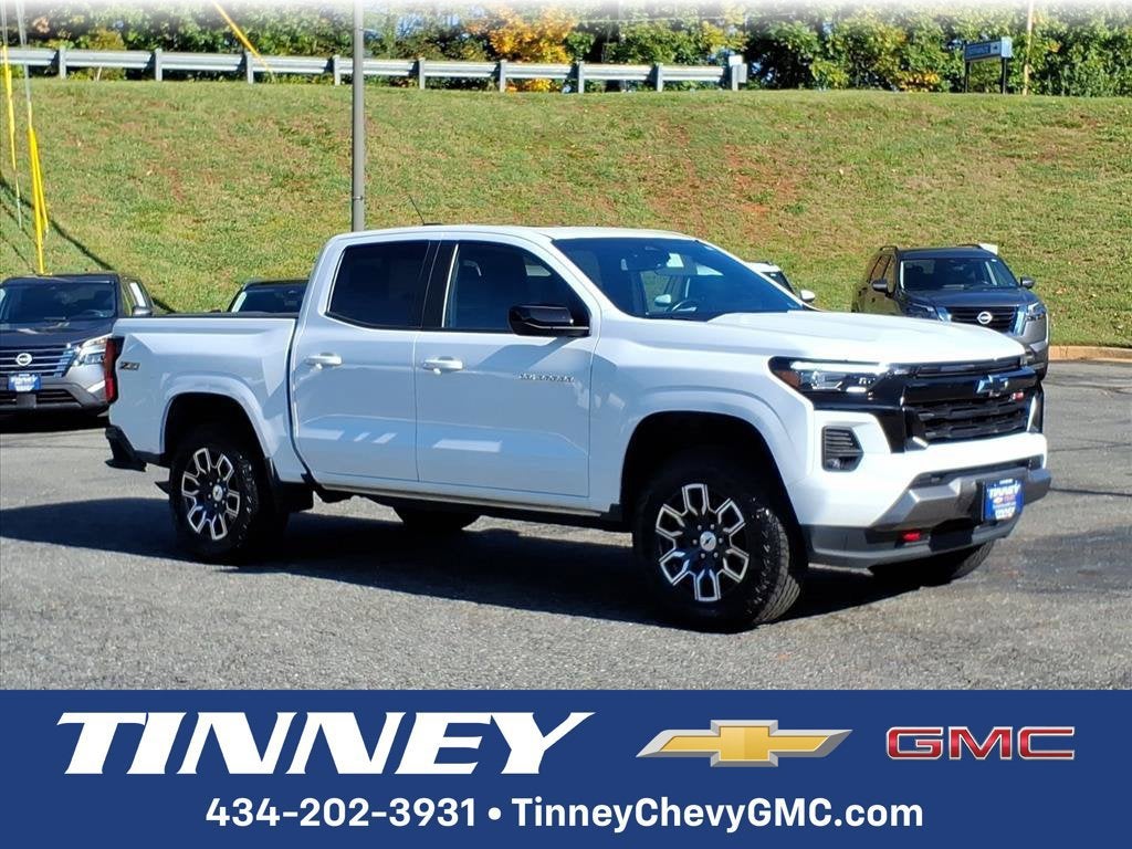 Summit White 2024 Chevrolet Colorado Pickup Truck Four-Wheel Drive Automatic