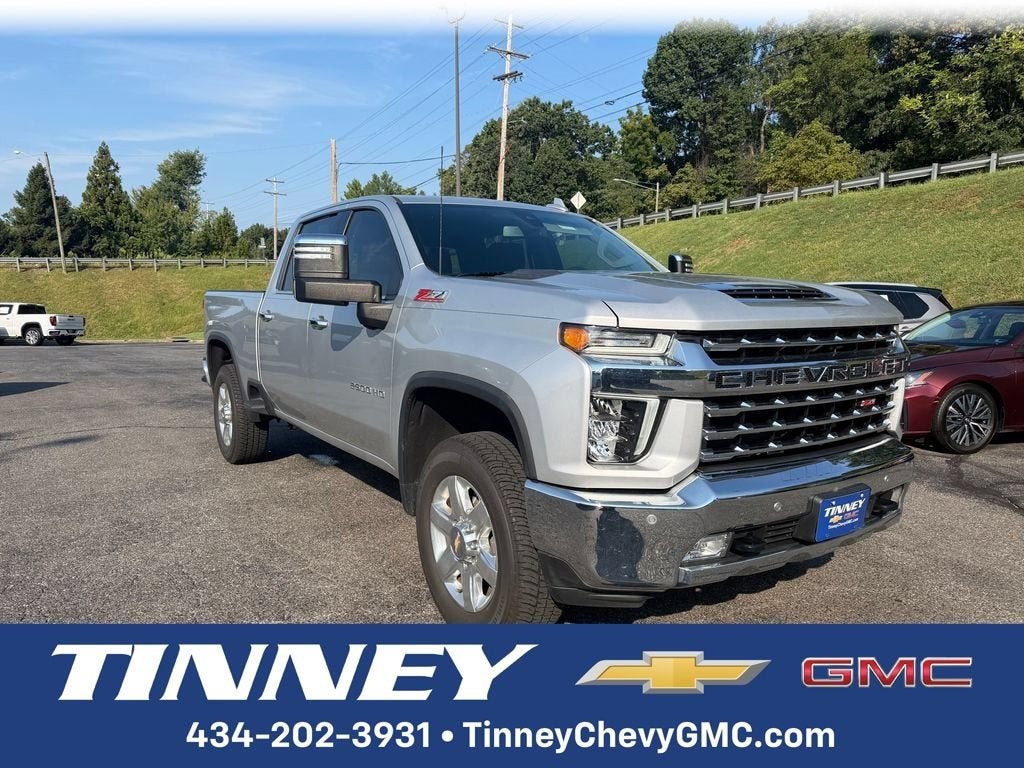 Silver Ice Metallic 2022 Chevrolet Silverado 2500HD Pickup Truck Four-Wheel Drive Automatic
