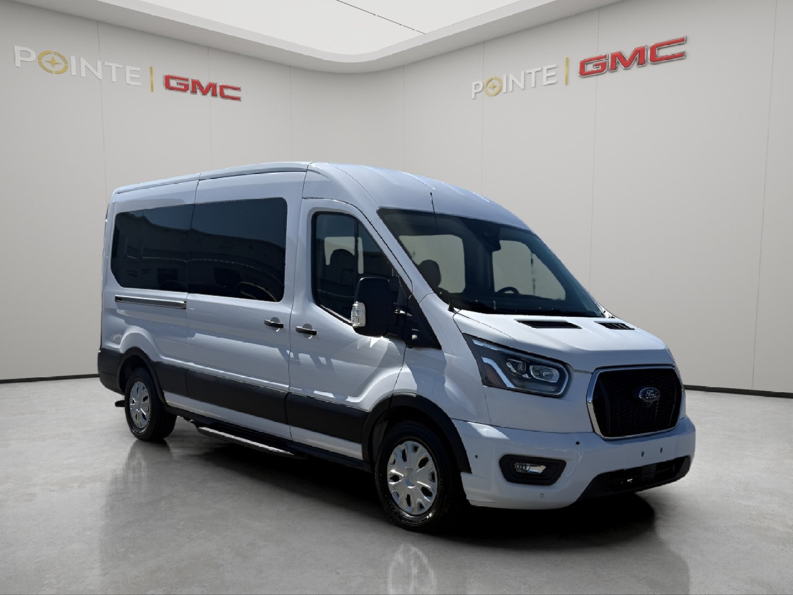 2023 Ford Transit Passenger 350 XL Medium Roof LB RWD