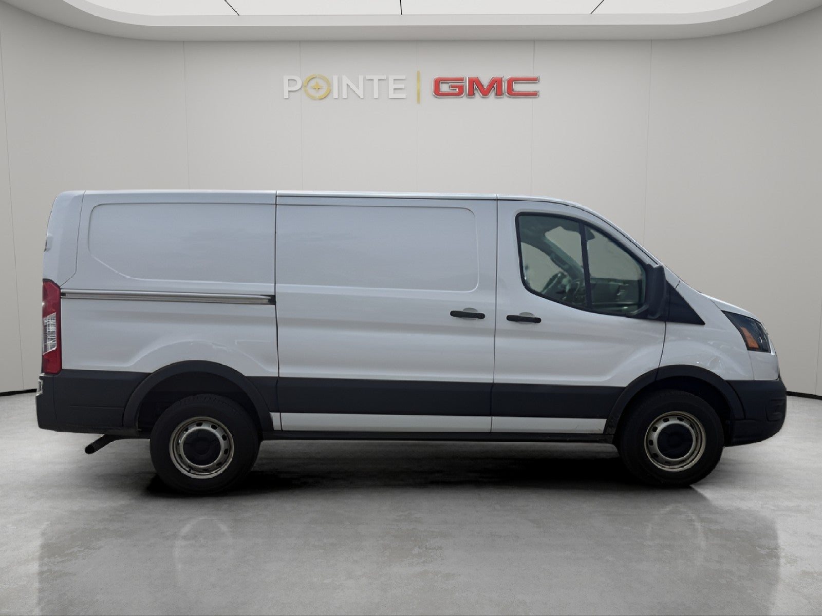 View vehicle photo 3