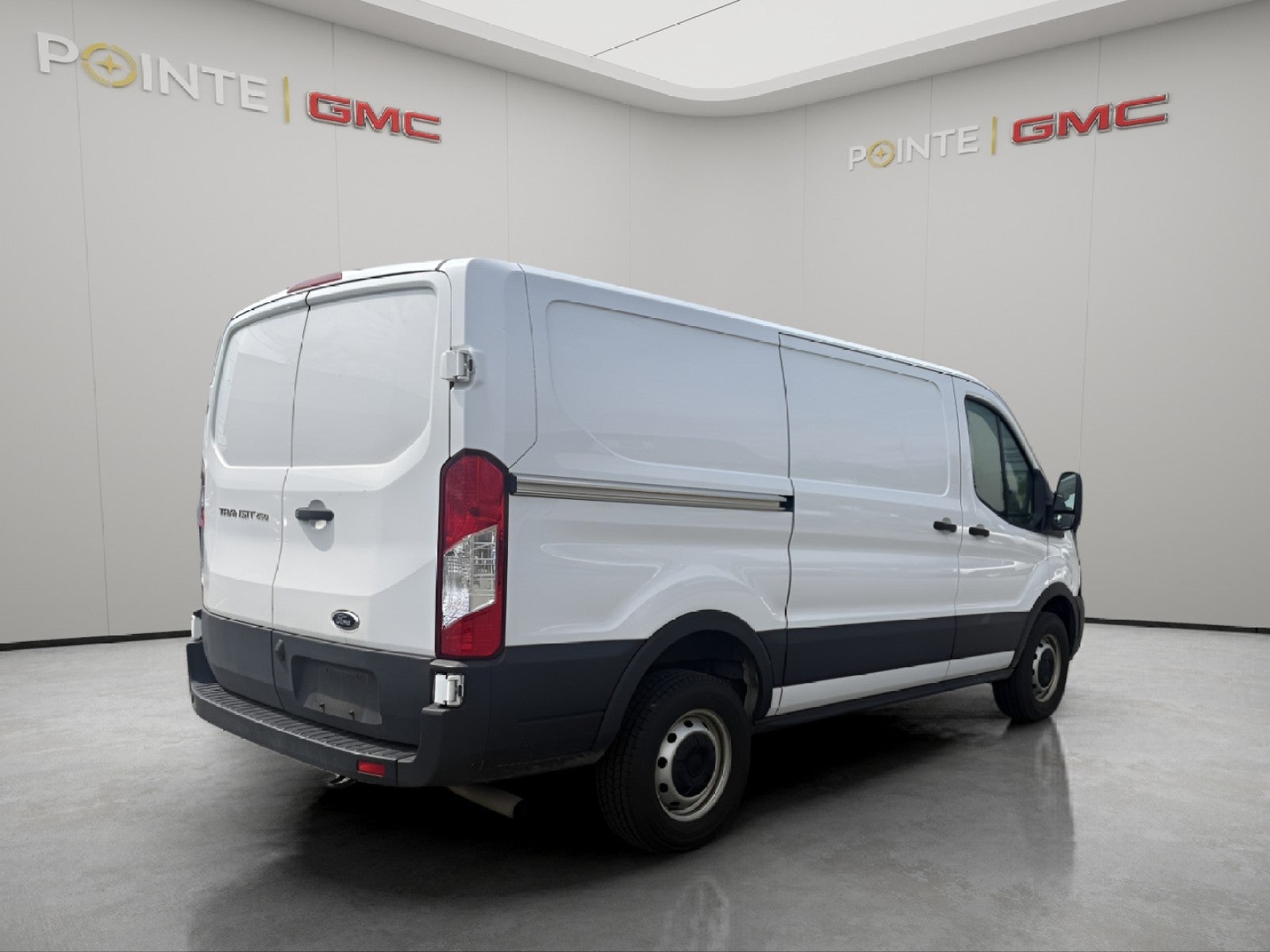 View vehicle photo 4