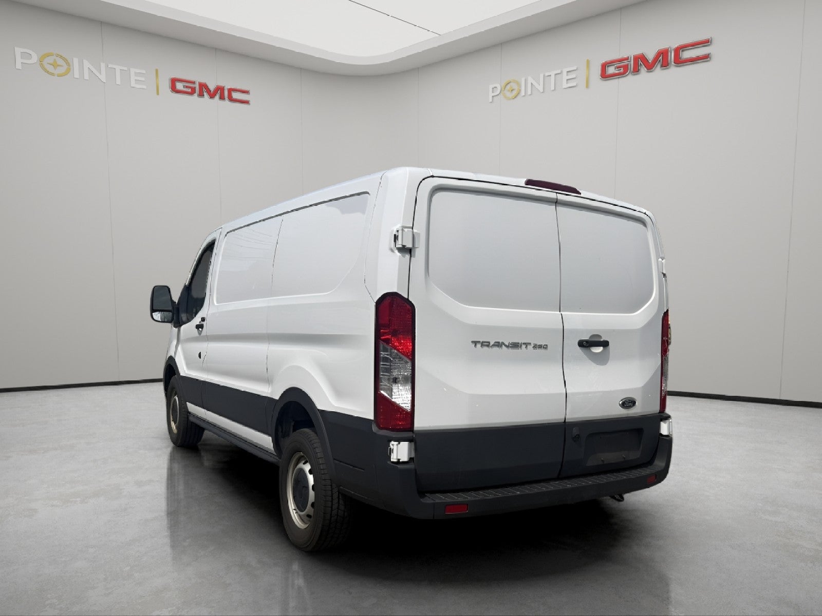 View vehicle photo 6