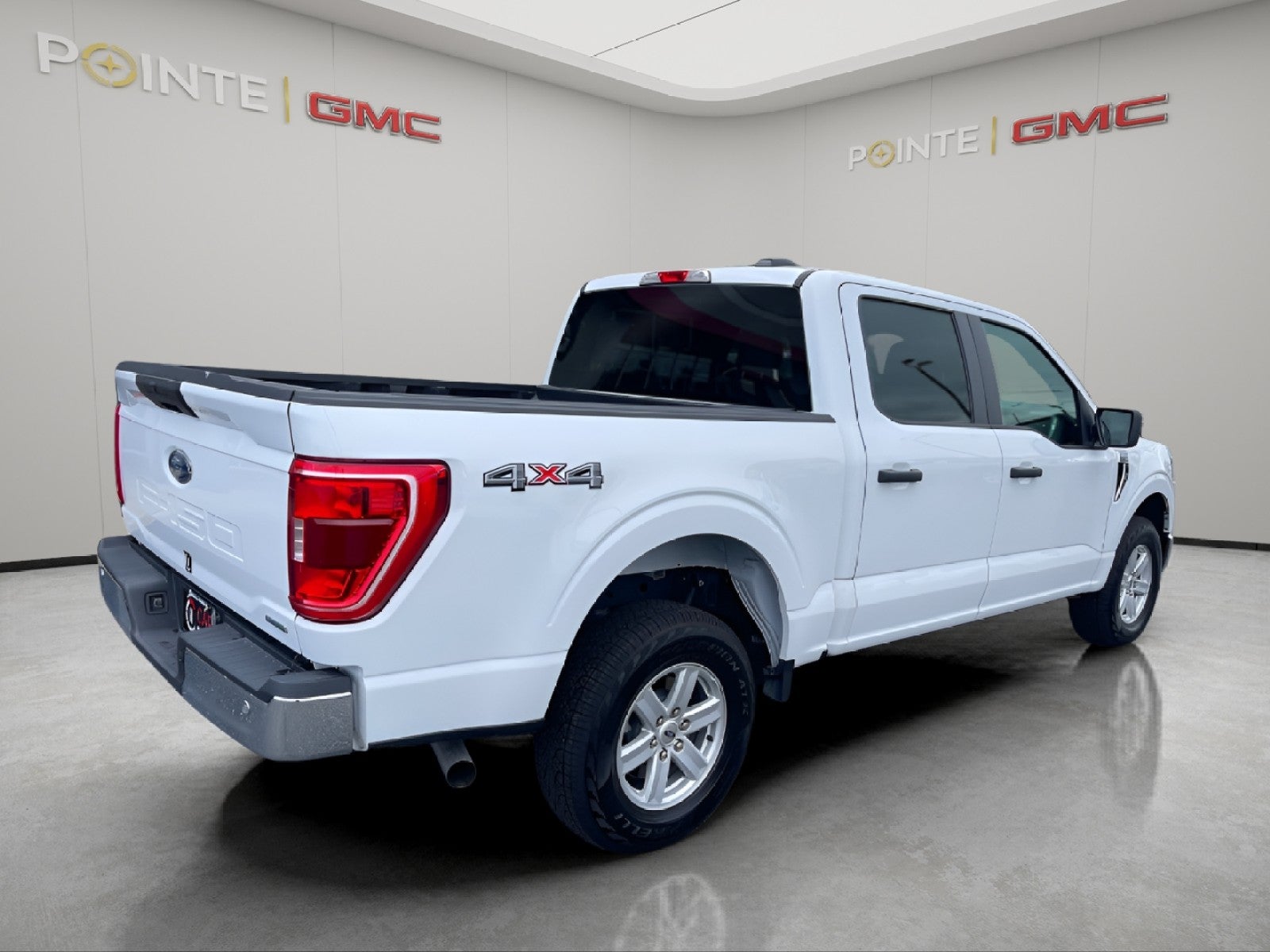 View vehicle photo 7