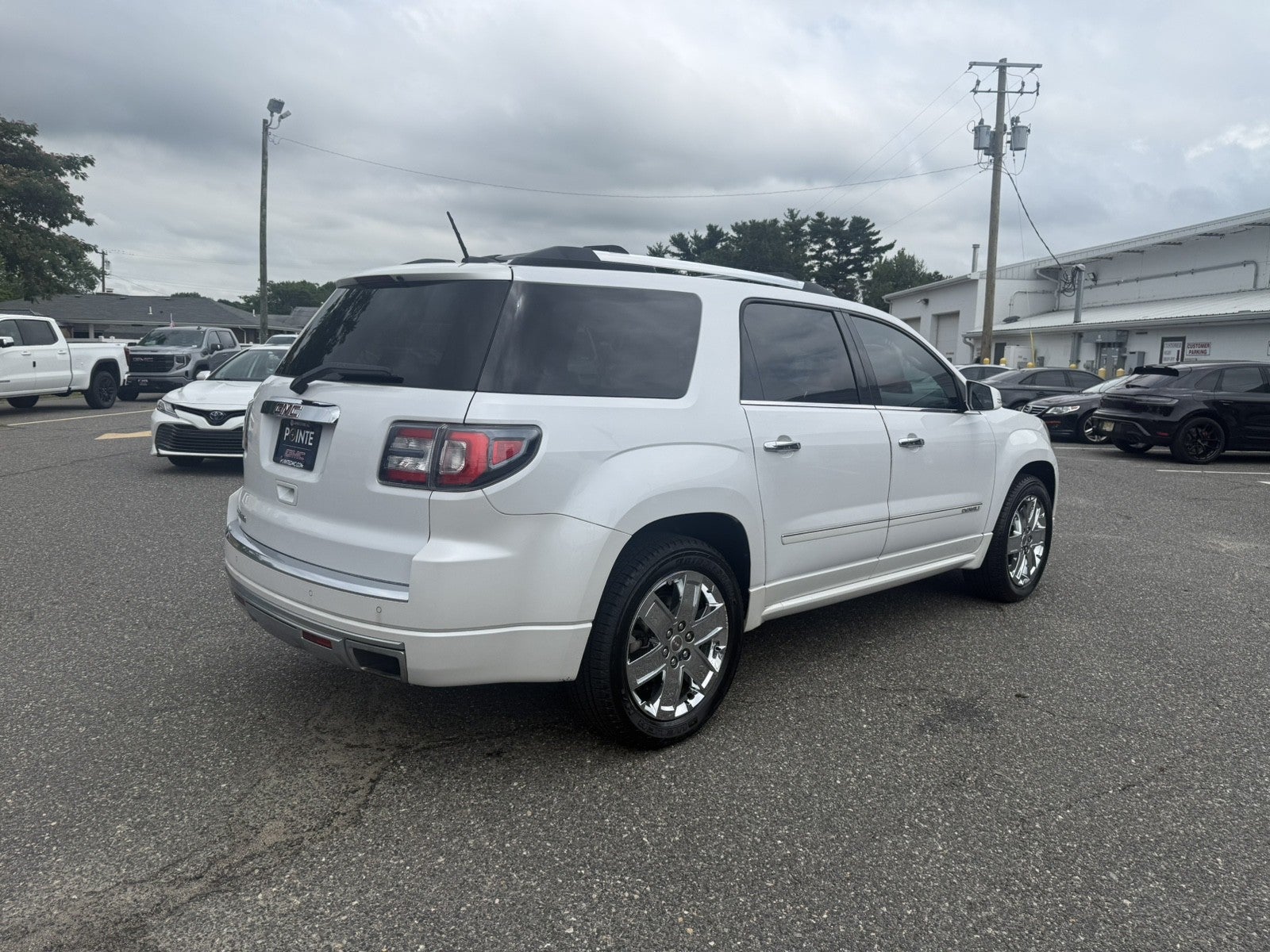 View vehicle photo 3