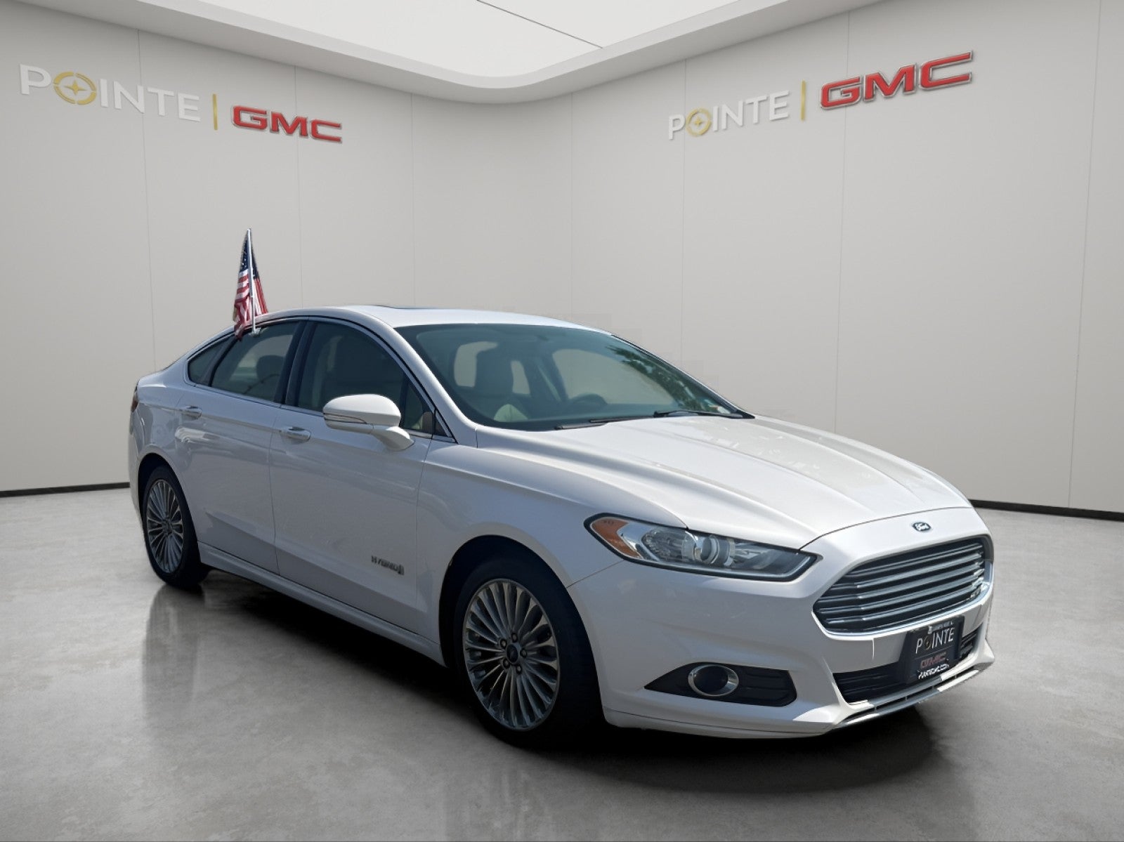 White 2014 Ford Fusion Hybrid Sedan Front-Wheel Drive 