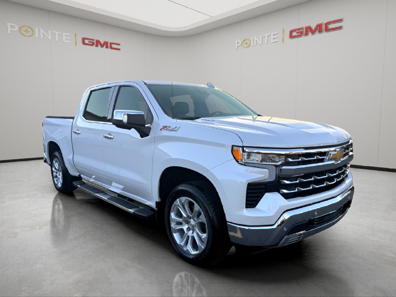 2022 Chevrolet Silverado 1500 LTZ Crew Cab 4WD