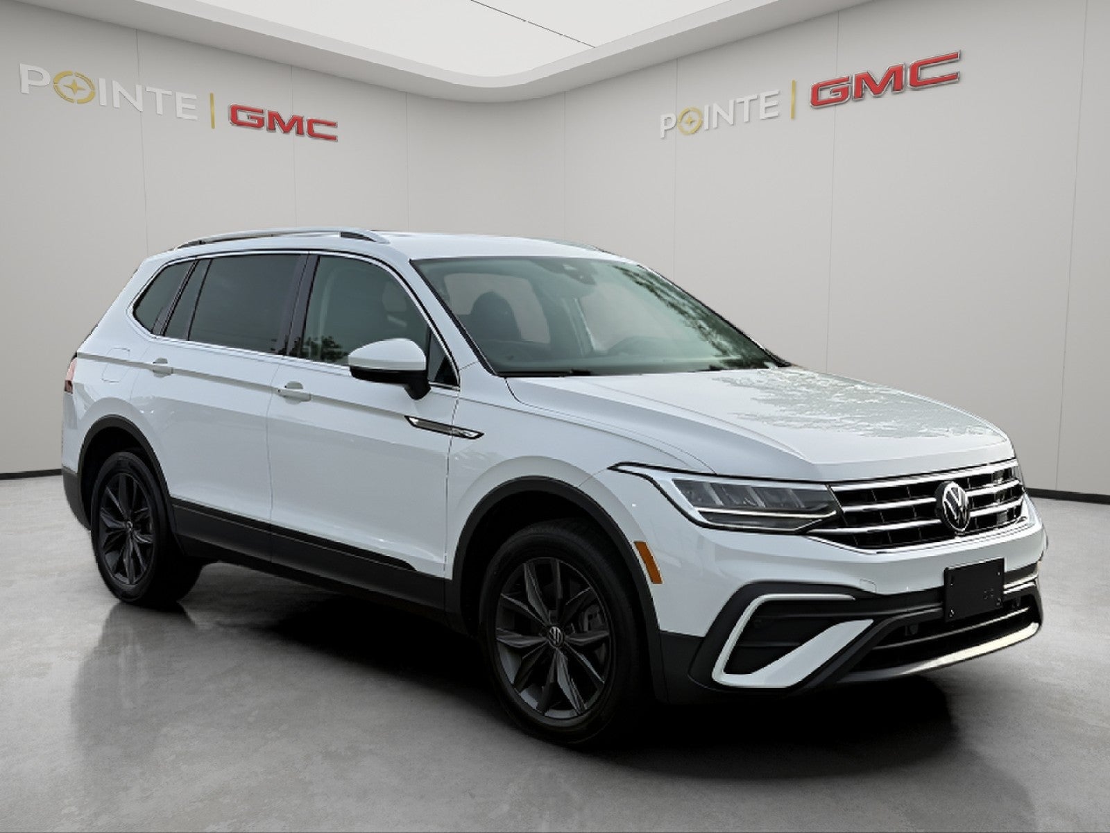White 2024 Volkswagen Tiguan SE 4Motion SUV / Crossover All-Wheel Drive Automatic