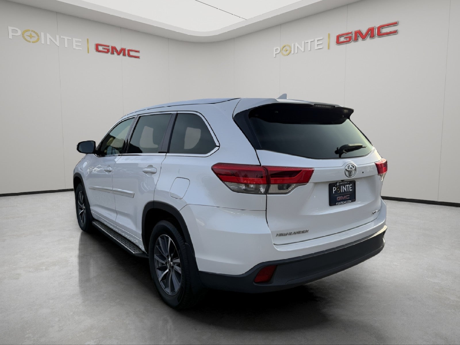 View vehicle photo 7