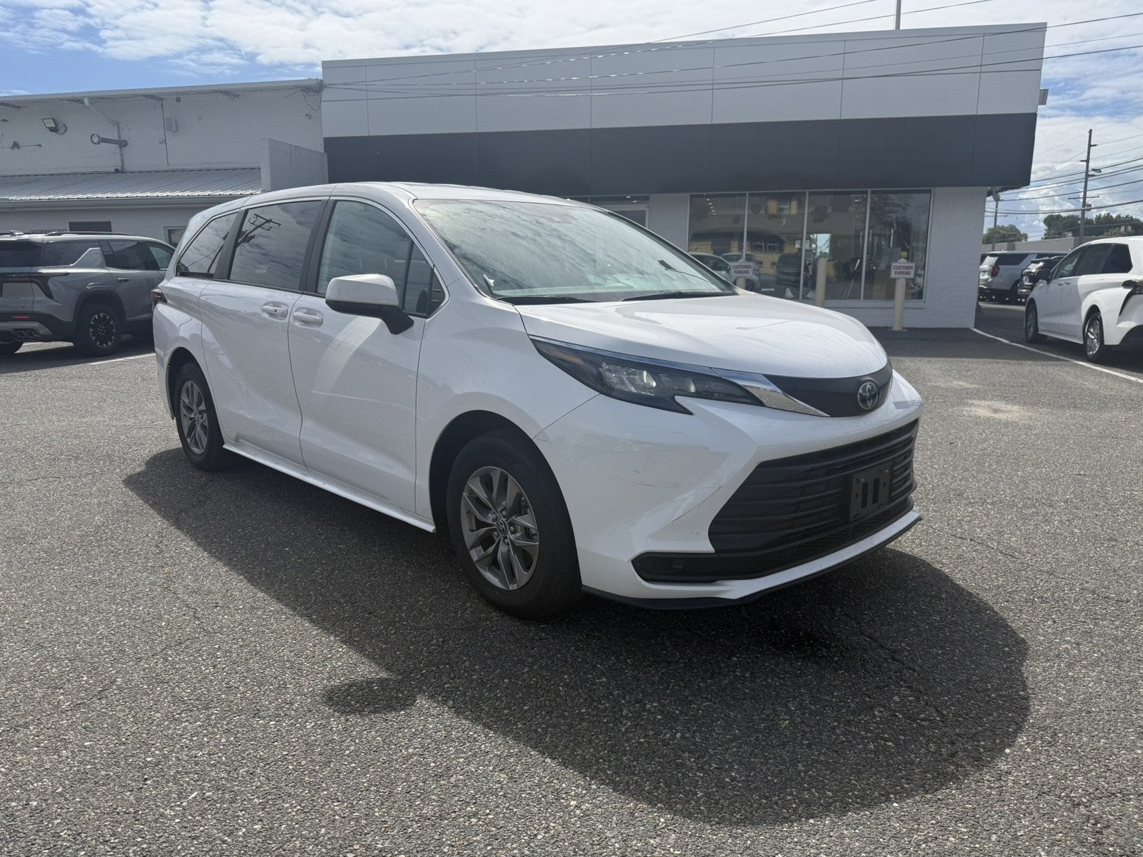  2025 Toyota Sienna LE 8-Passenger FWD   