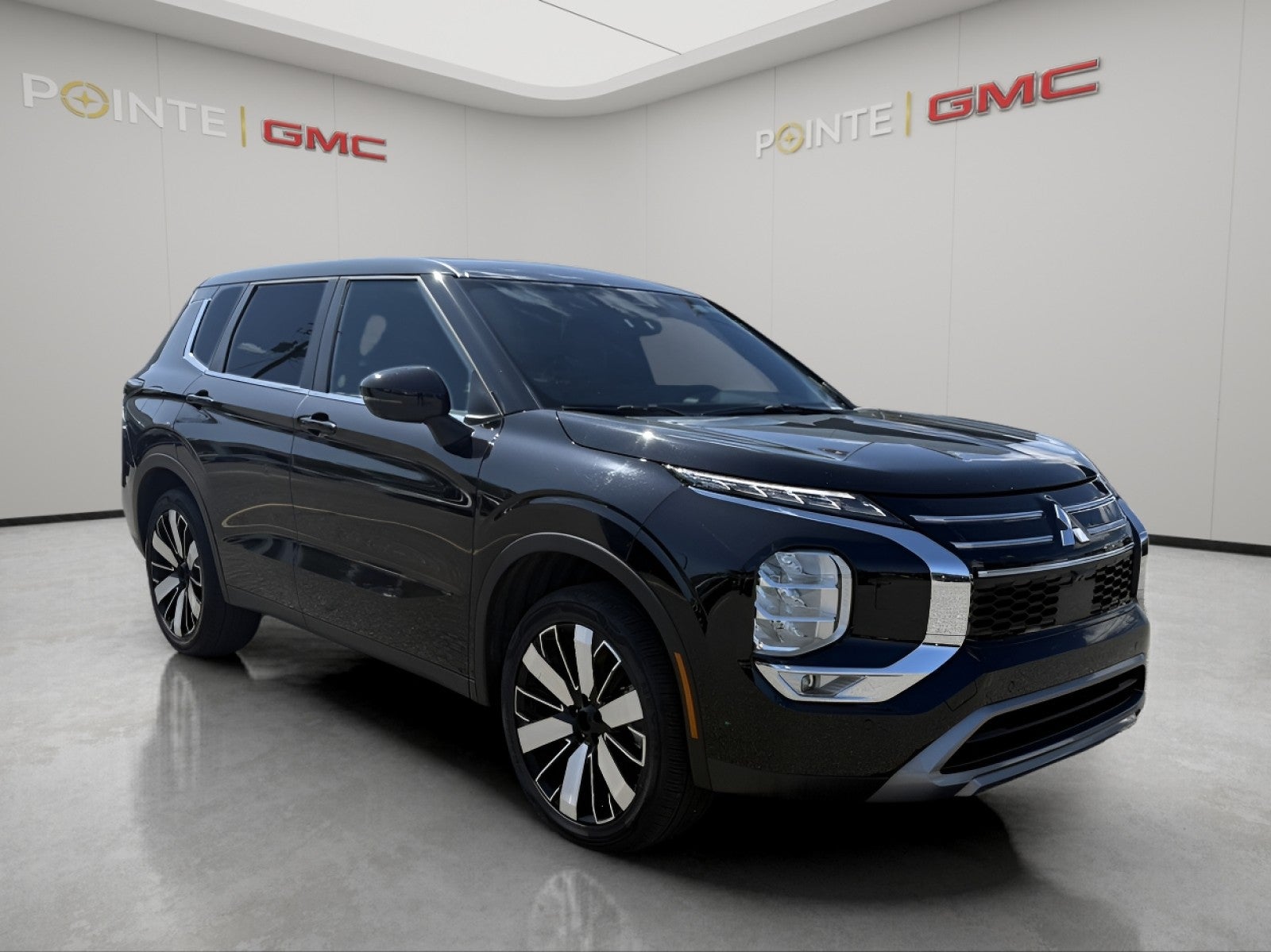 Black 2025 Mitsubishi Outlander SUV / Crossover Front-Wheel Drive 