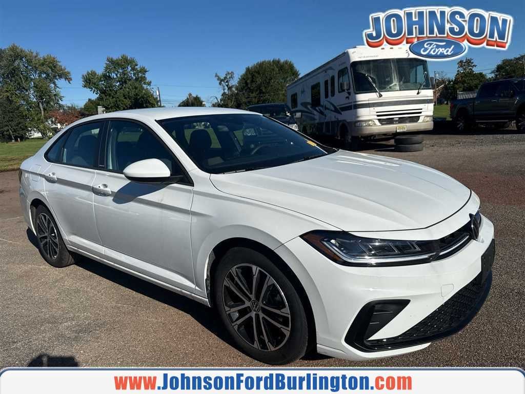 Pure White 2026 Volkswagen Jetta Sedan Front-Wheel Drive 8-Speed Automatic