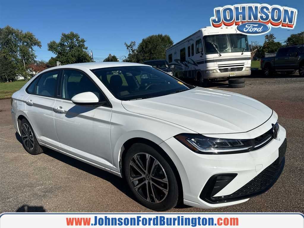 Pure White 2026 Volkswagen Jetta Sedan Front-Wheel Drive 8-Speed Automatic