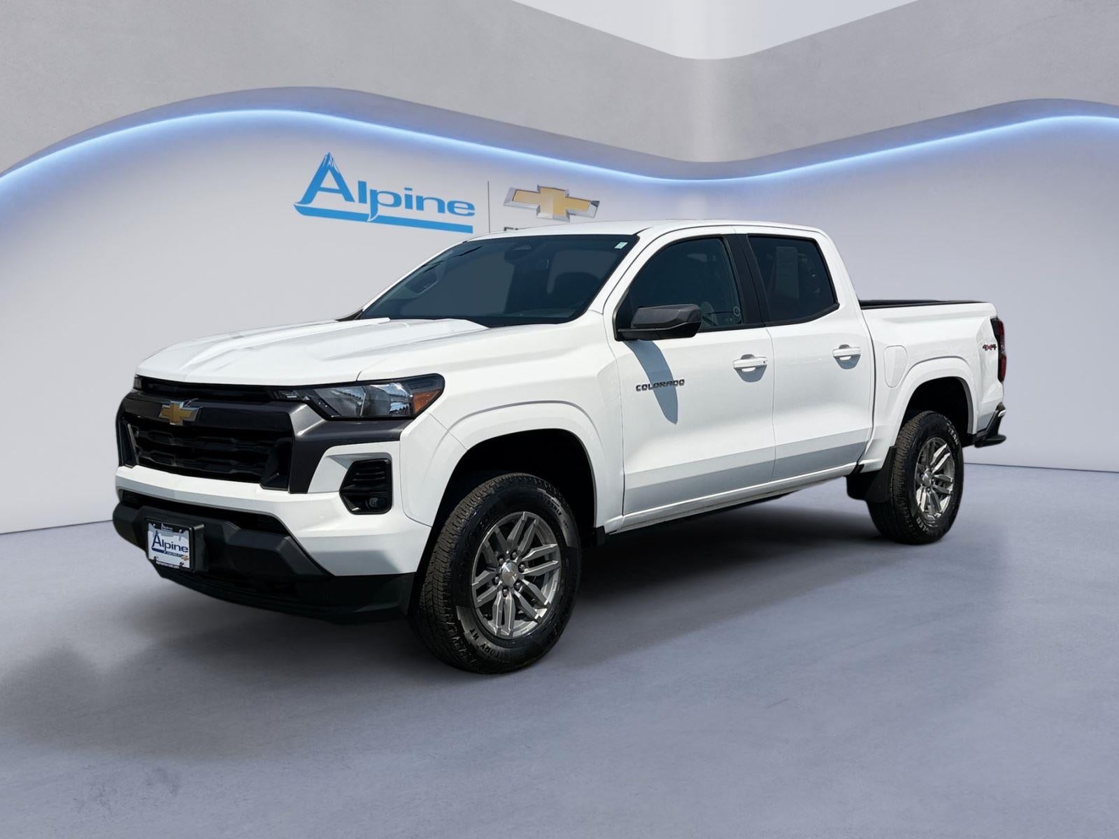 Summit White 2024 Chevrolet Colorado Pickup Truck Four-Wheel Drive Automatic