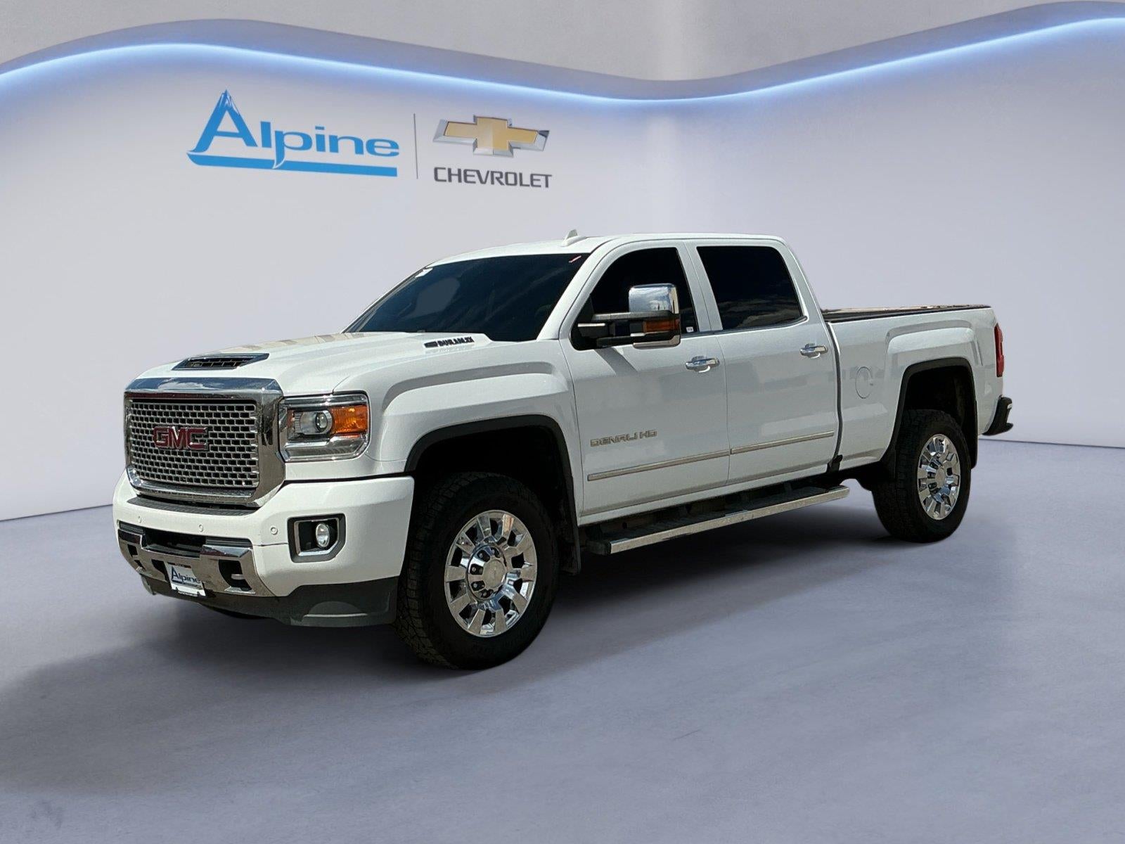 Summit White 2017 GMC Sierra 2500HD Pickup Truck Four-Wheel Drive Automatic