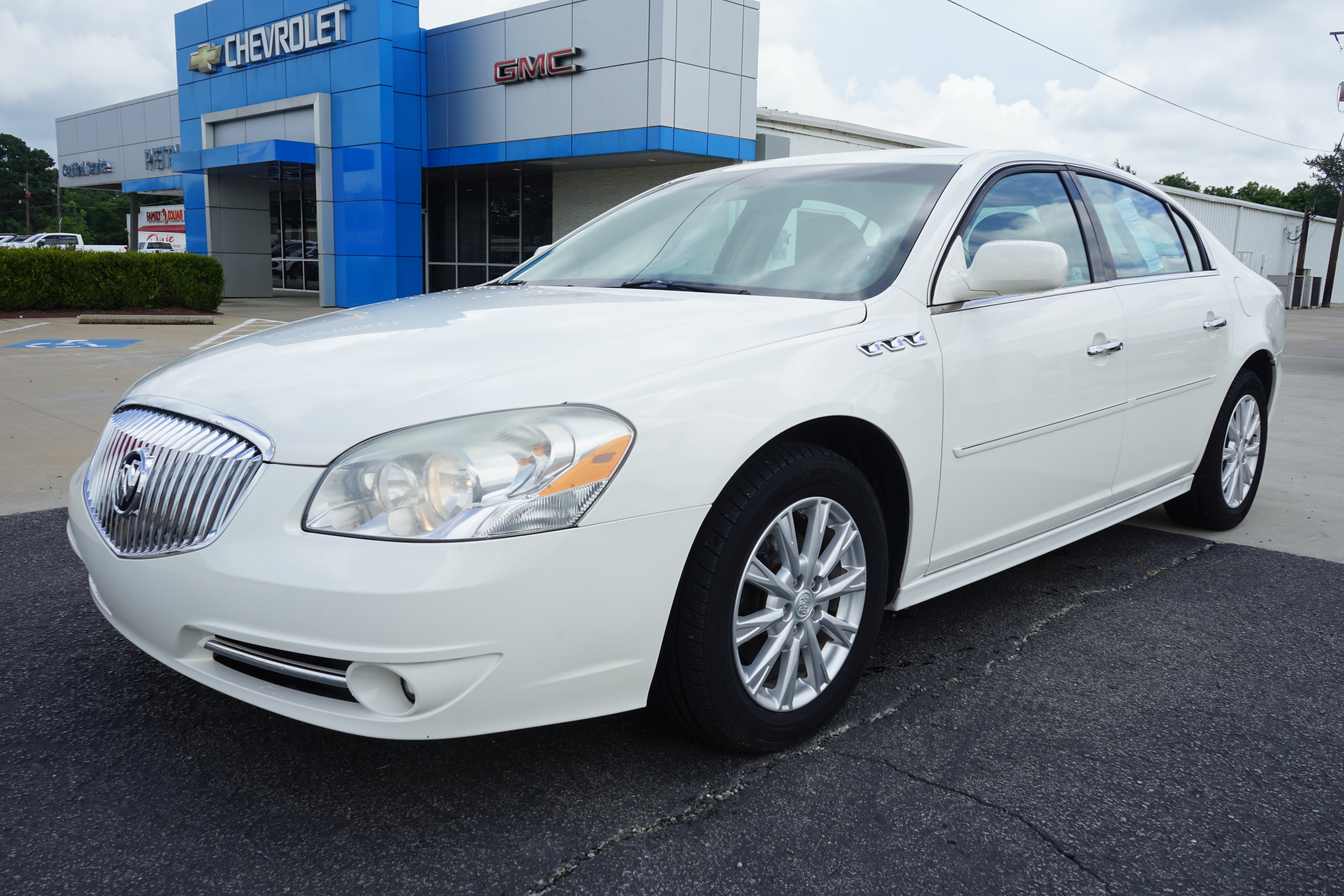 White Opal 2011 Buick Lucerne Sedan Front-Wheel Drive Automatic