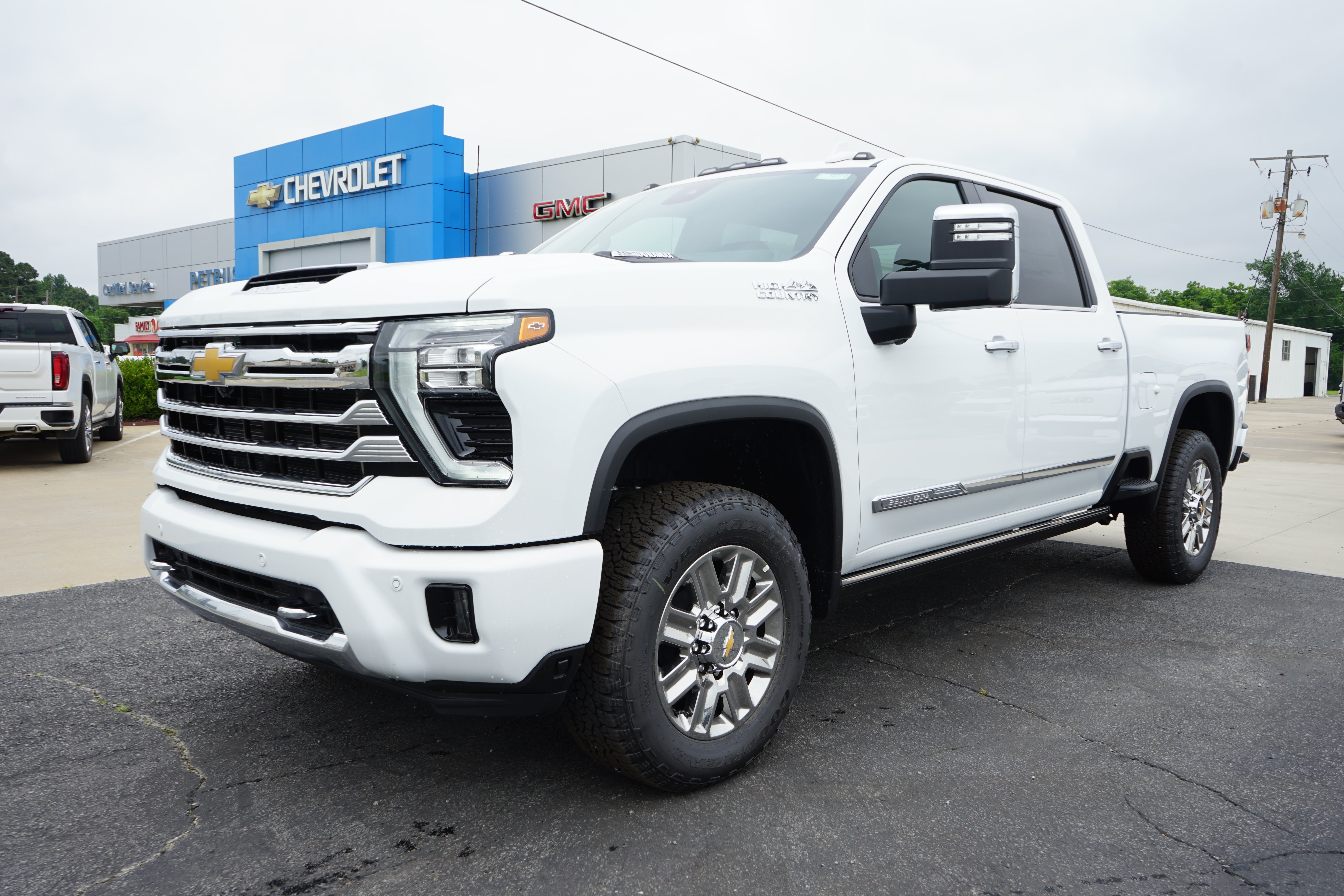 Summit White 2026 Chevrolet Silverado 2500HD Pickup Truck Four-Wheel Drive Automatic